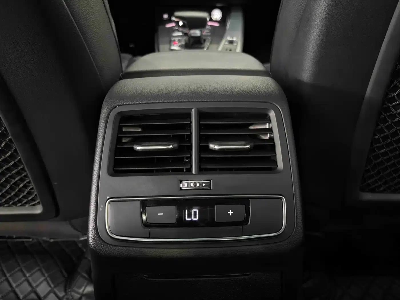 Audi A4L 2018 30th Anniversary Edition 40 TFSI Sport — миниатюра 24