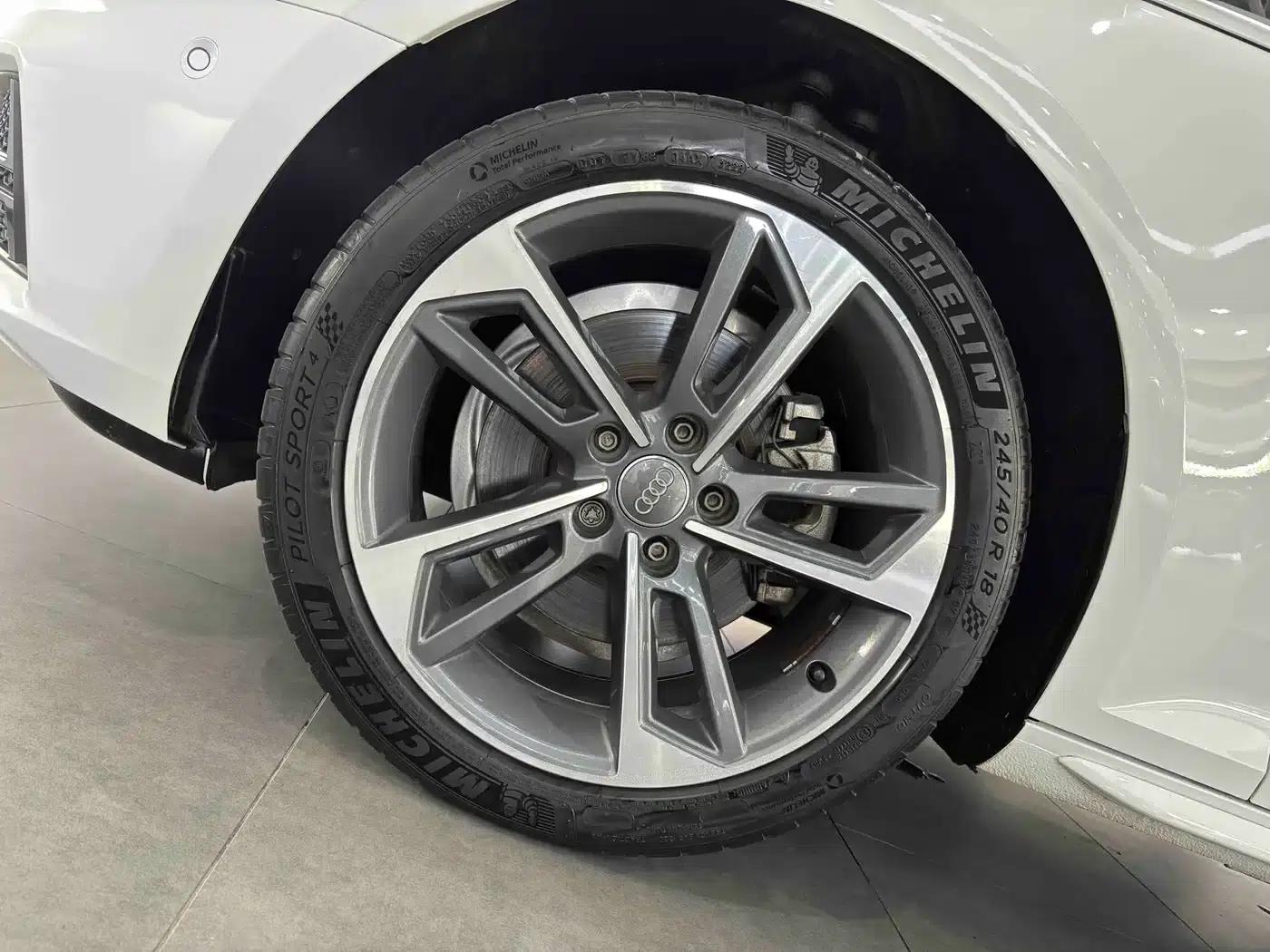 Audi A4L 2018 30th Anniversary Edition 40 TFSI Sport — миниатюра 9