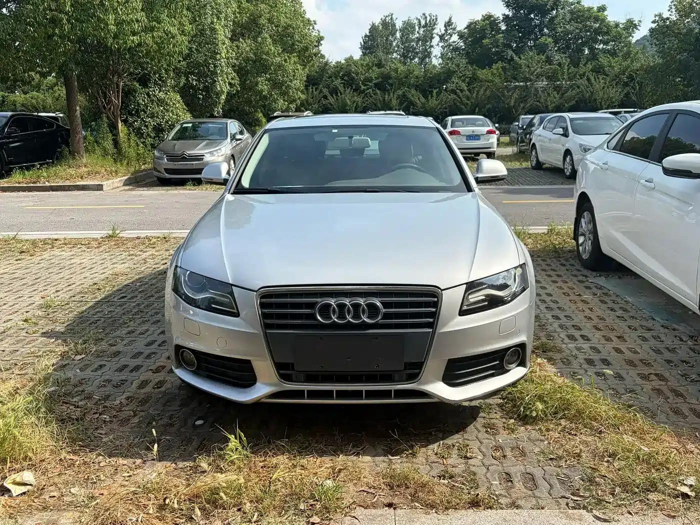 Audi A4L 2012 2.0 TFSI Automatic Standard Edition — миниатюра 2
