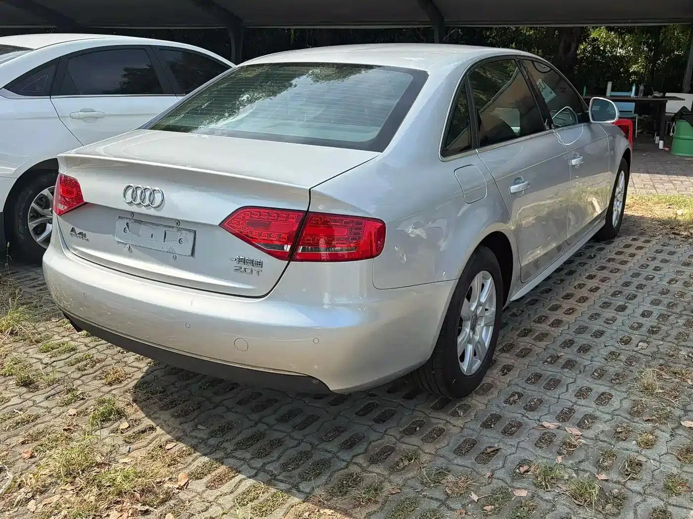 Audi A4L 2012 2.0 TFSI Automatic Standard Edition — миниатюра 3