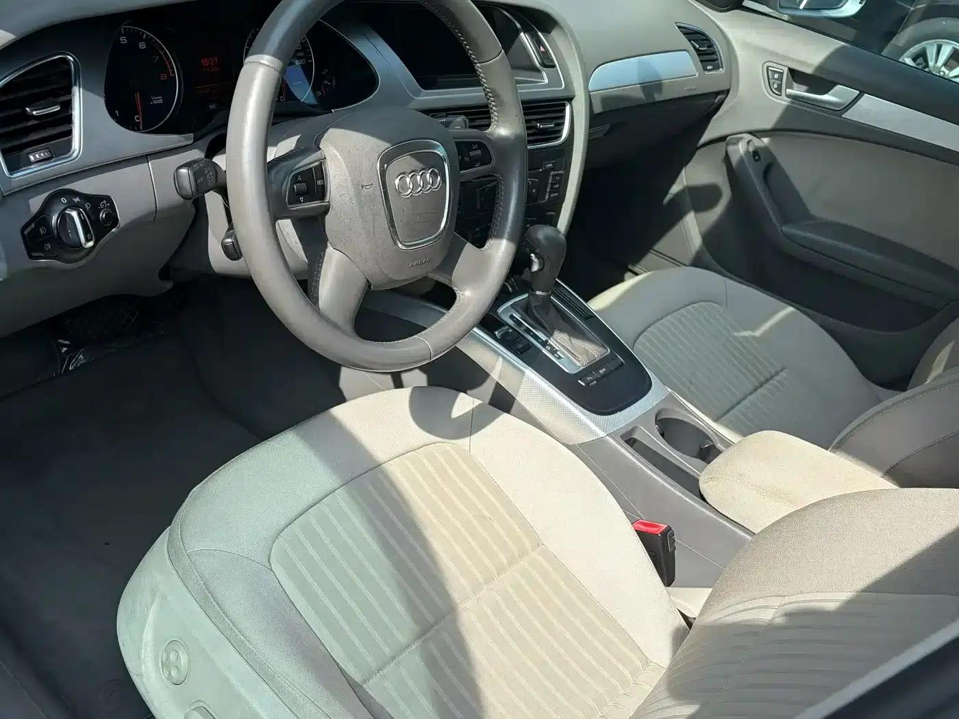 Audi A4L 2012 2.0 TFSI Automatic Standard Edition — миниатюра 4