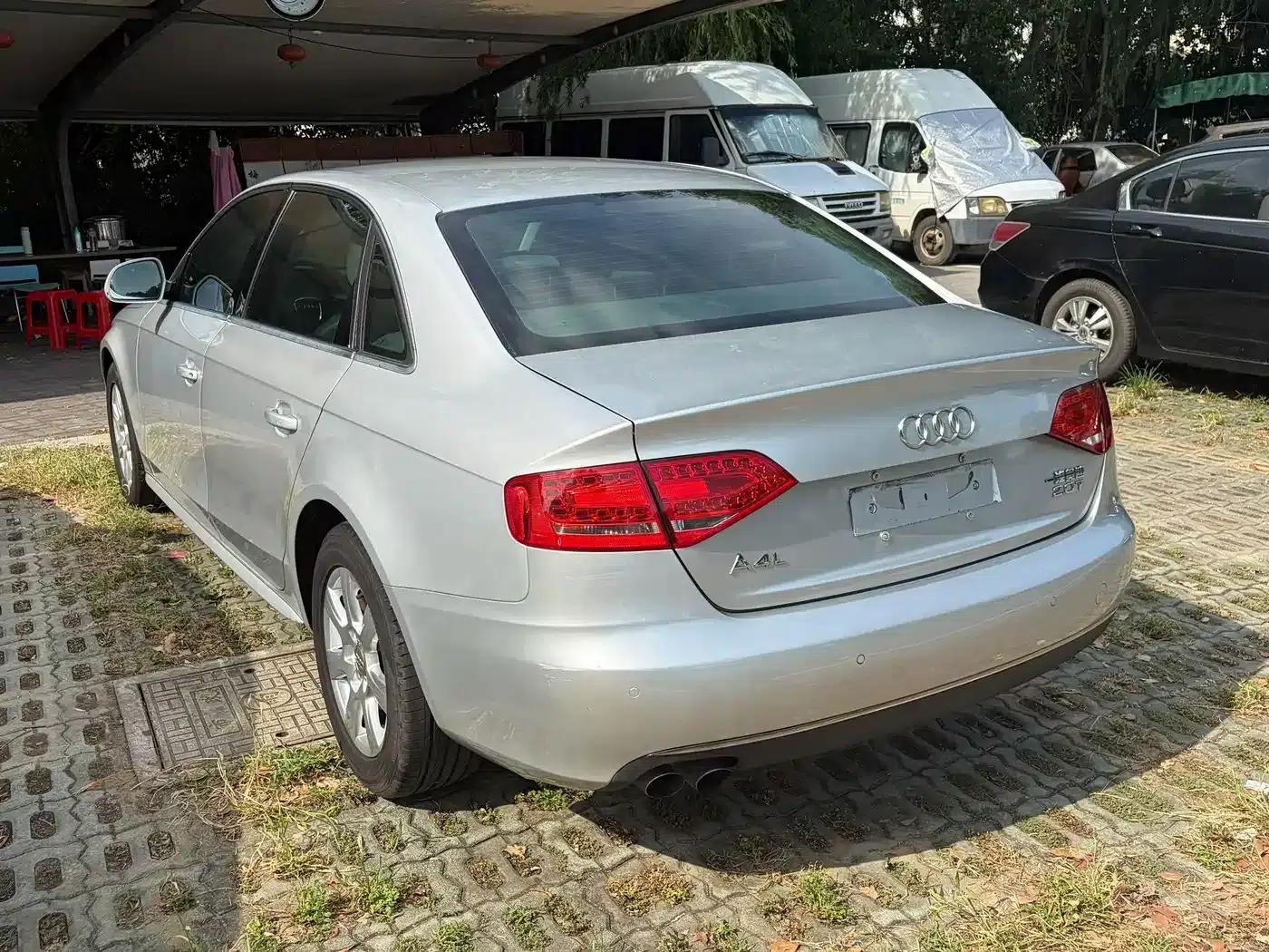 Audi A4L 2012 2.0 TFSI Automatic Standard Edition — миниатюра 6