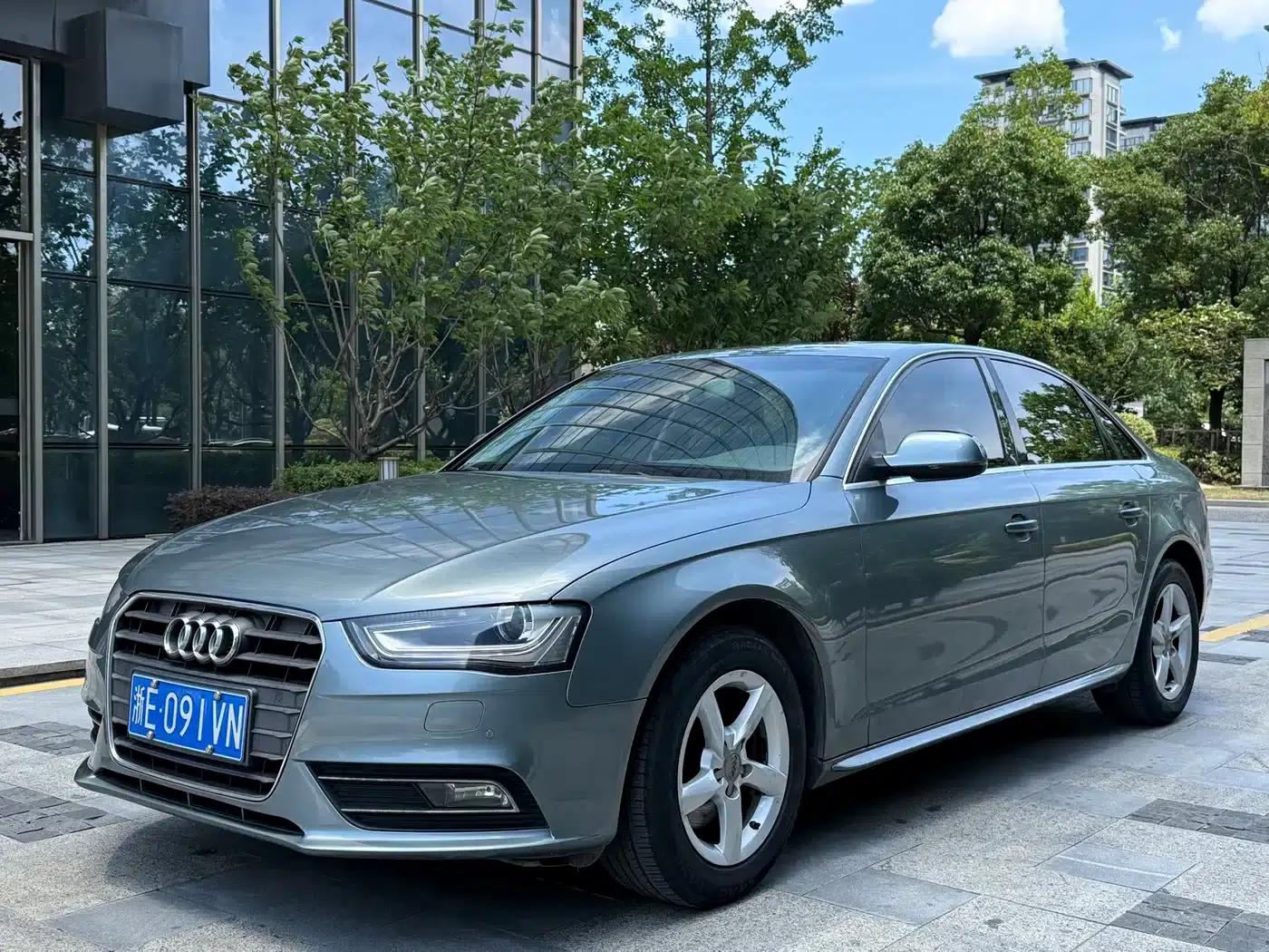 Audi A4L 2015 35 TFSI Automatic Standard Edition — миниатюра 1