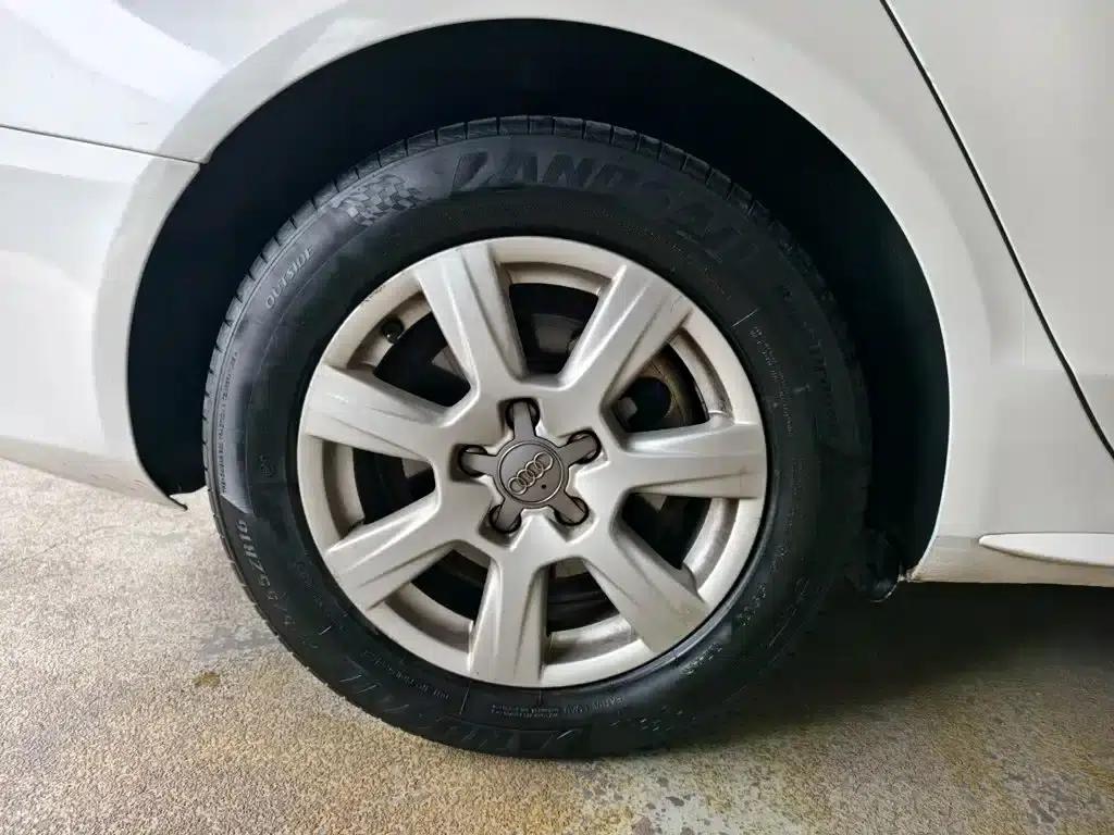 Audi A4L 2010 2.0 TFSI Standard Edition — миниатюра 12