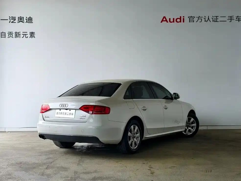 Audi A4L 2010 2.0 TFSI Standard Edition — миниатюра 3