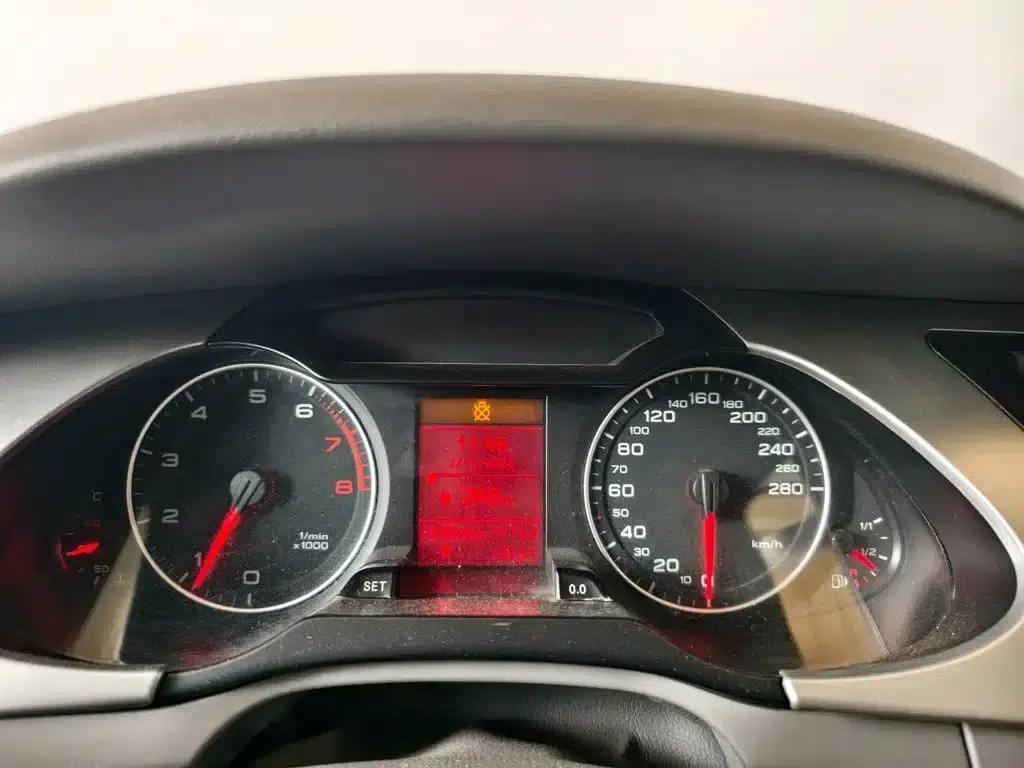 Audi A4L 2010 2.0 TFSI Standard Edition — миниатюра 4