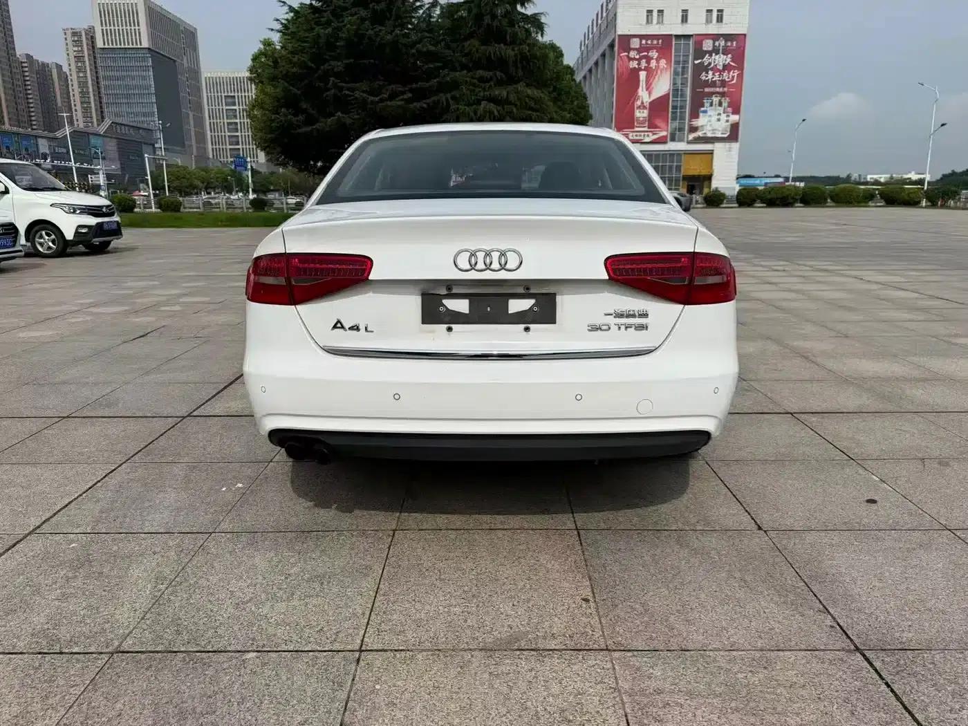 Audi A4L 2015 30 TFSI Automatic Comfort — миниатюра 3