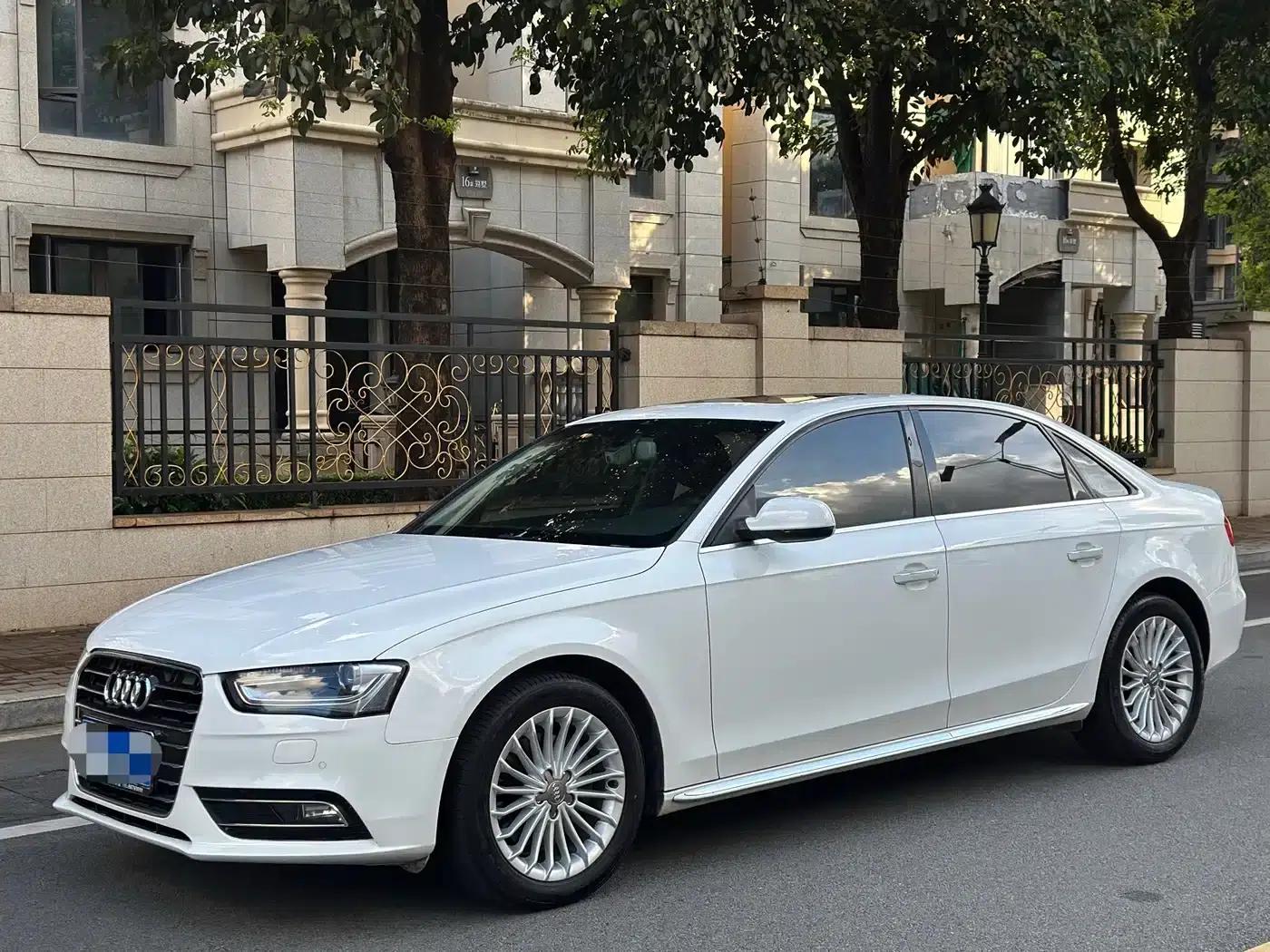 Audi A4L 2016 35 TFSI Classic Edition Automatic Standard Model — миниатюра 1