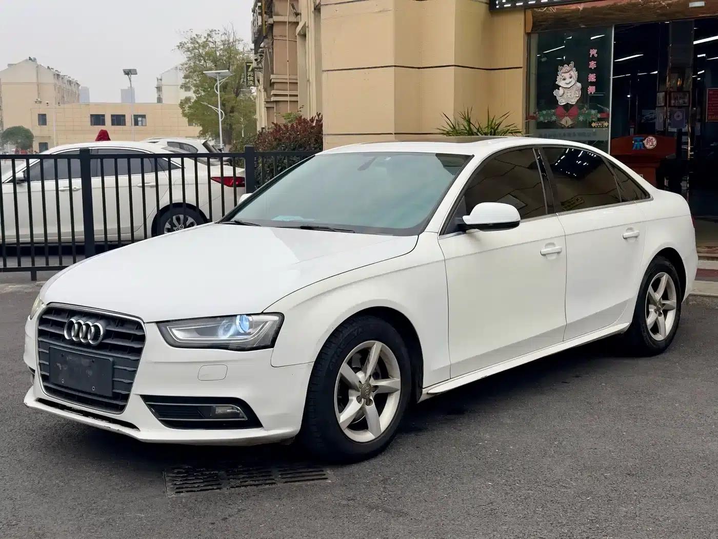 Audi A4L 2016 30 TFSI Classic Edition Automatic Comfort Model — миниатюра 1