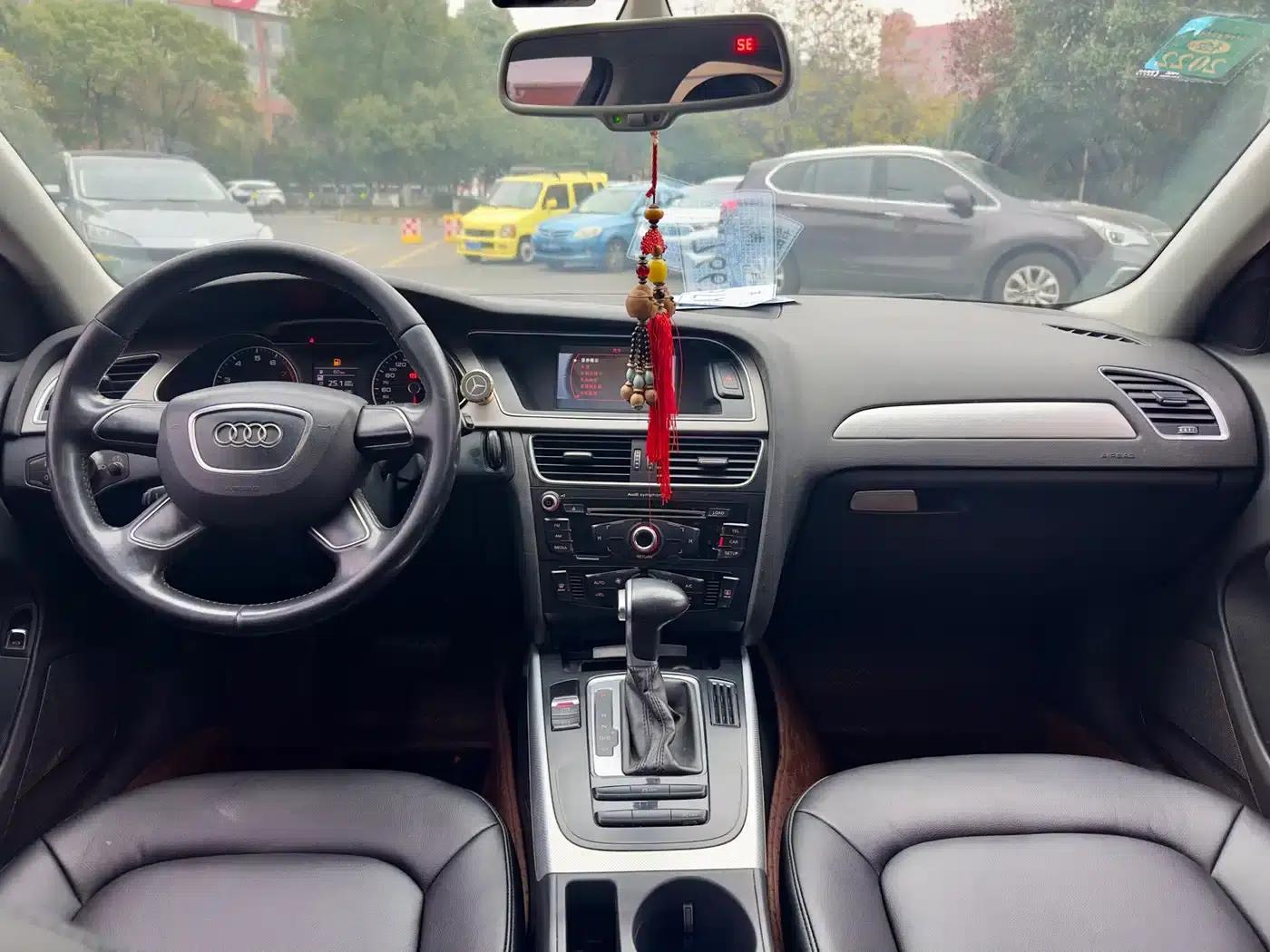 Audi A4L 2016 30 TFSI Classic Edition Automatic Comfort Model — миниатюра 6