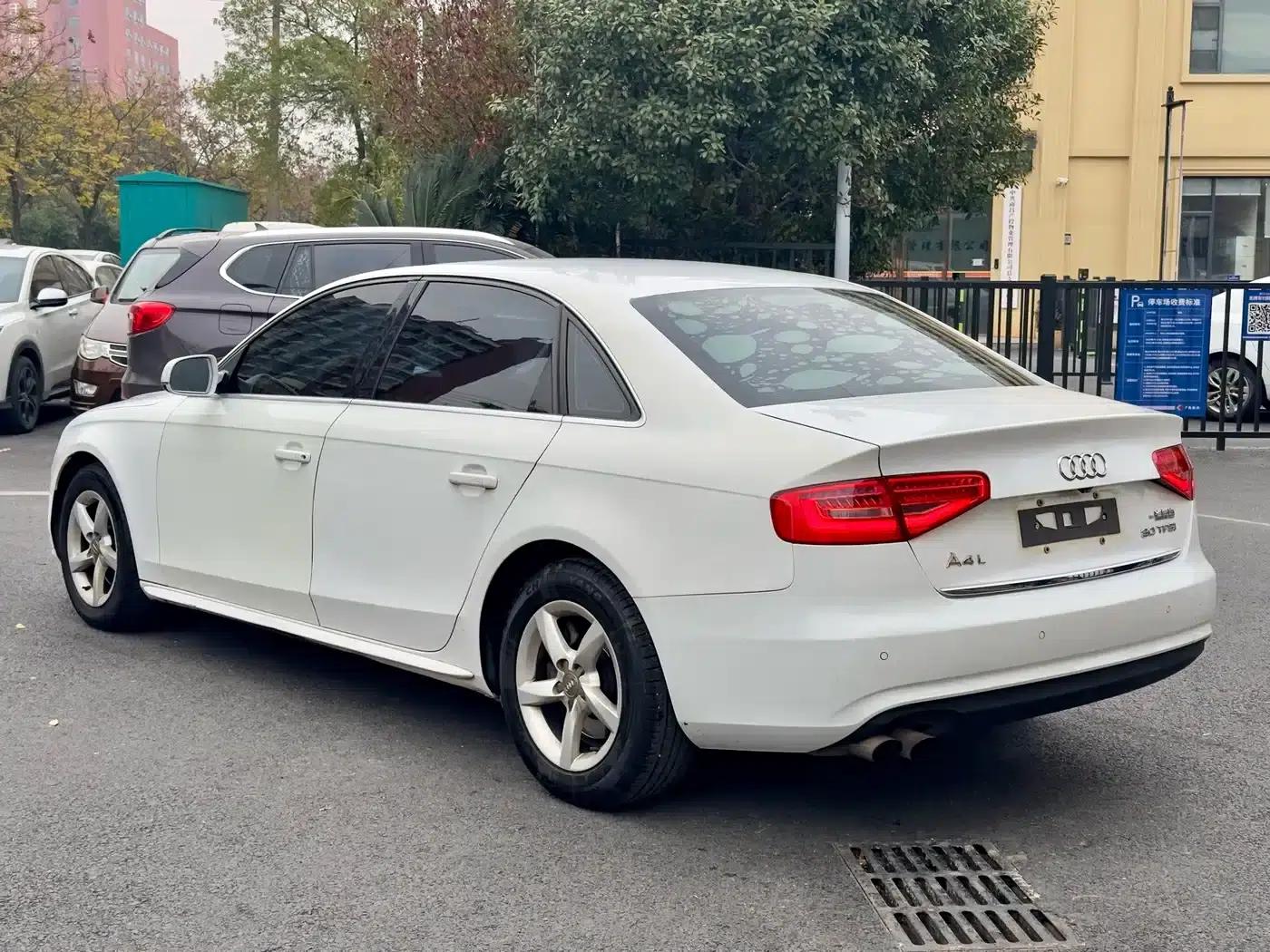 Audi A4L 2016 30 TFSI Classic Edition Automatic Comfort Model — миниатюра 7