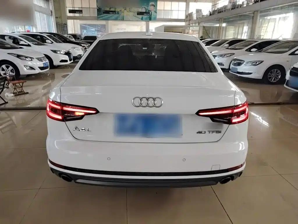 Audi A4L 2018 30th Anniversary Edition 40 TFSI Fashion Model — миниатюра 6
