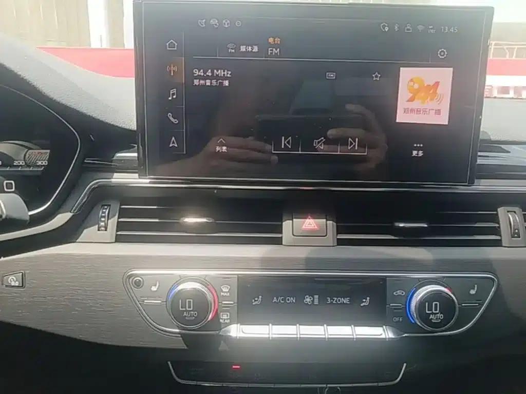 Audi A4L 2025 2 Million Unit Enjoyment Edition 40 TFSI Luxury Dynamic Model — миниатюра 20