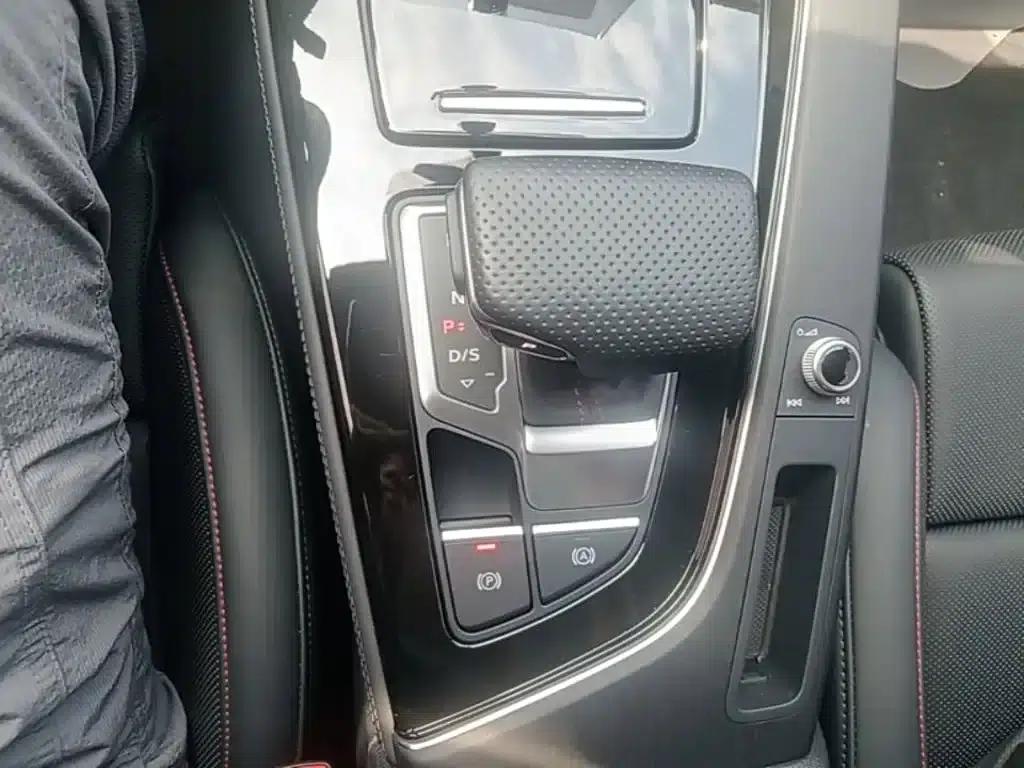 Audi A4L 2025 2 Million Unit Enjoyment Edition 40 TFSI Luxury Dynamic Model — миниатюра 21