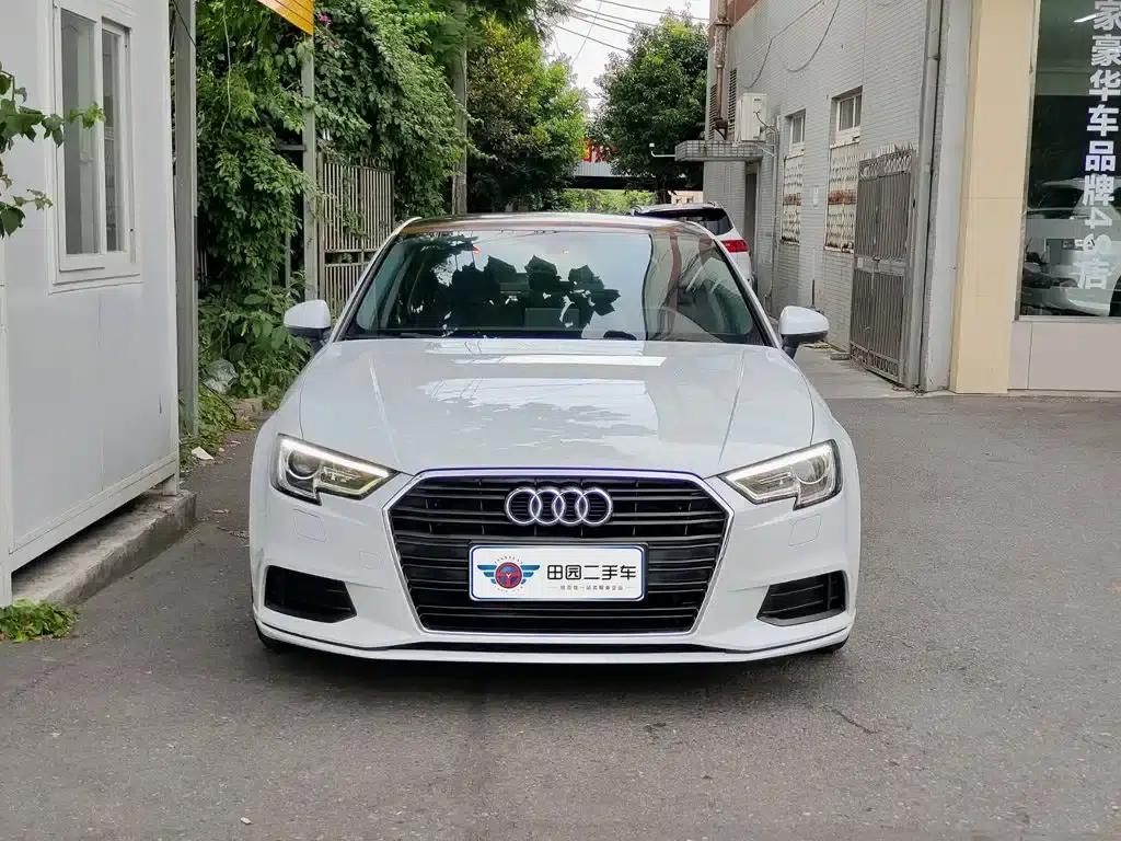 Audi A3 2018 30th Anniversary Edition Limousine 35 TFSI Progressive — миниатюра 2