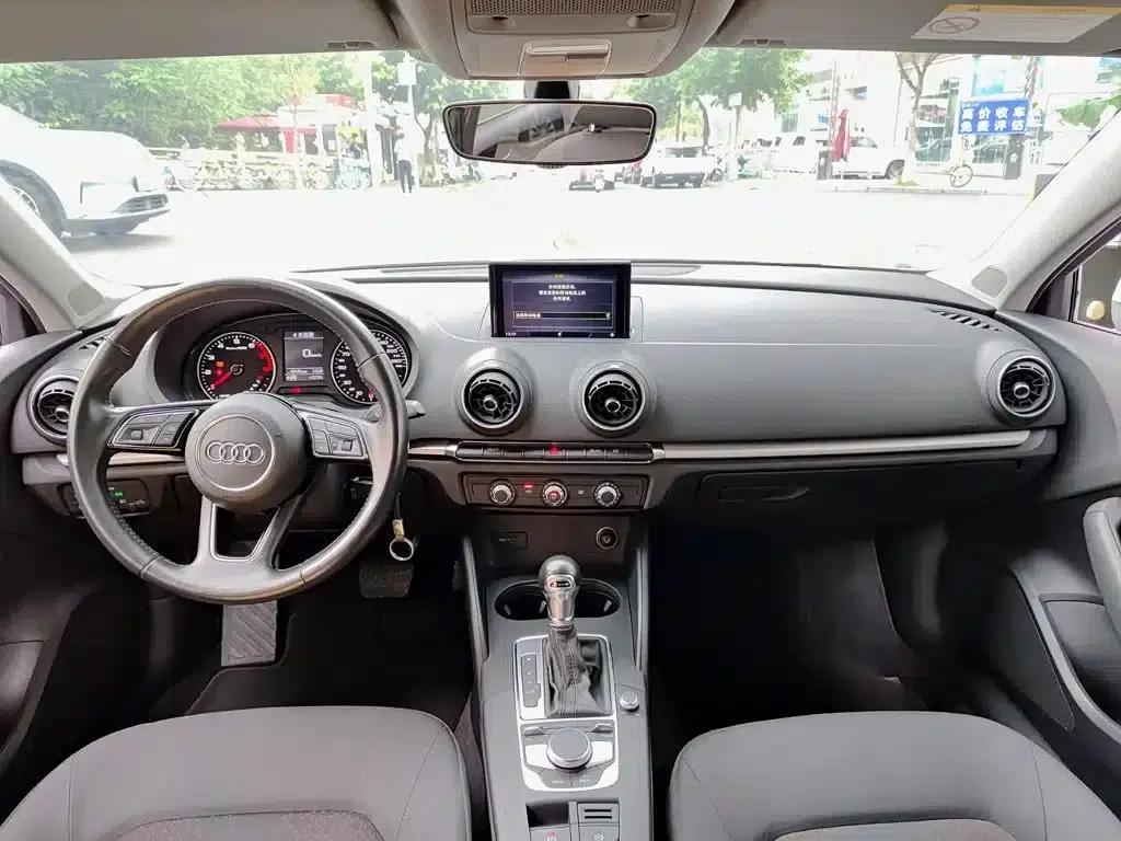 Audi A3 2018 30th Anniversary Edition Limousine 35 TFSI Progressive — миниатюра 10