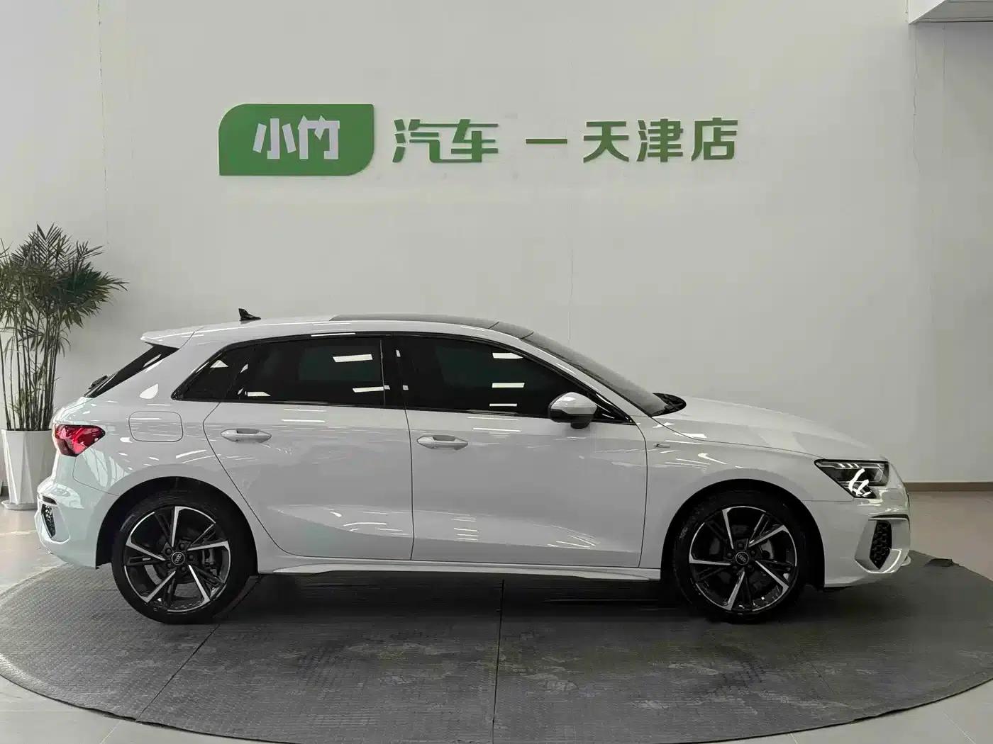 Audi A3 2023 Sportback 35 TFSI Fashion Sport — миниатюра 3