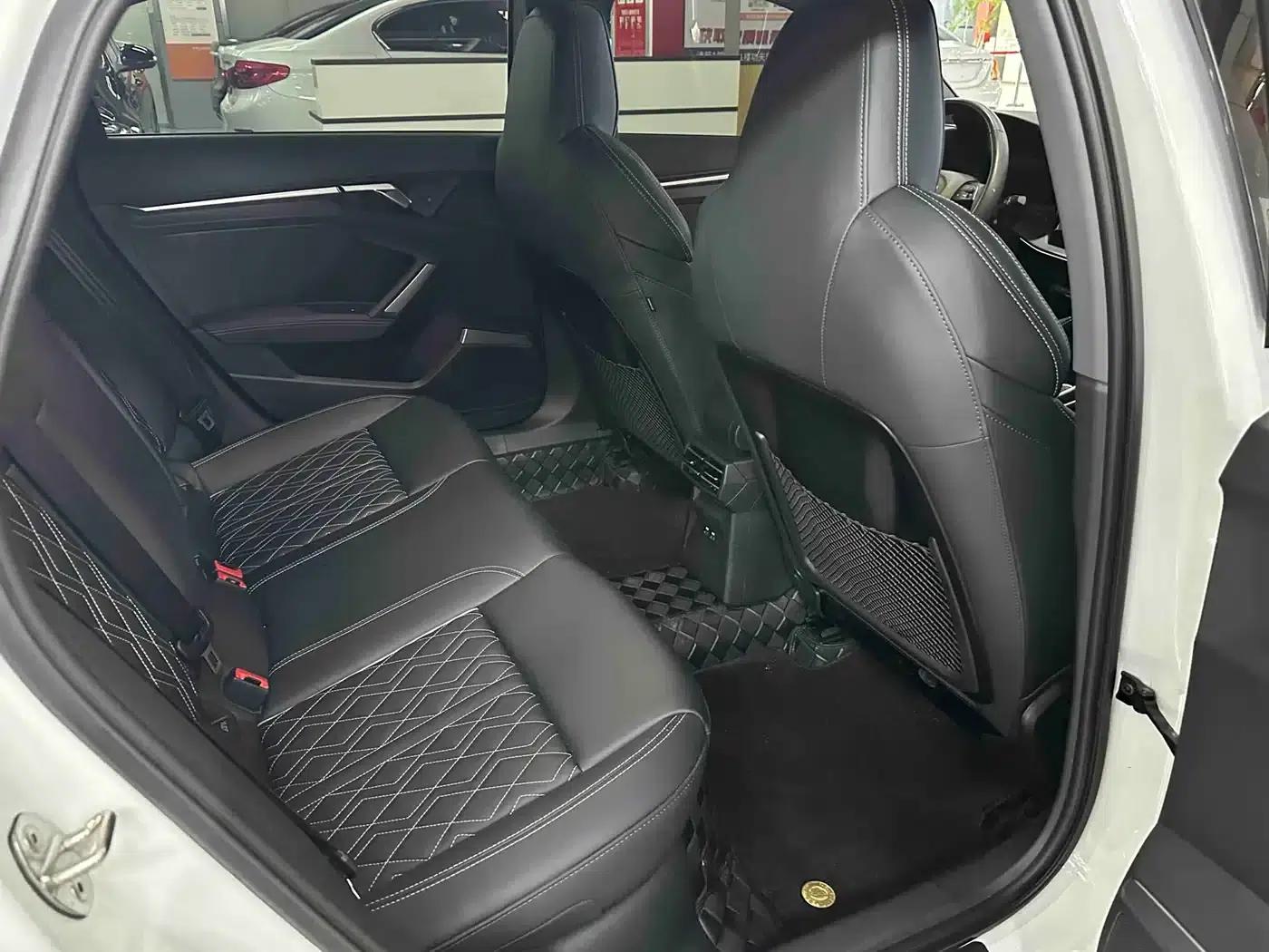 Audi A3 2025 A3L Limousine 35TFSI Flying Spur Premium Edition — миниатюра 12