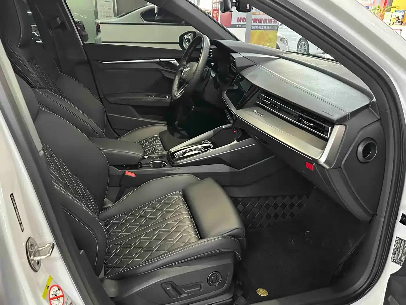 Audi A3 2025 A3L Limousine 35TFSI Flying Spur Premium Edition — миниатюра 13