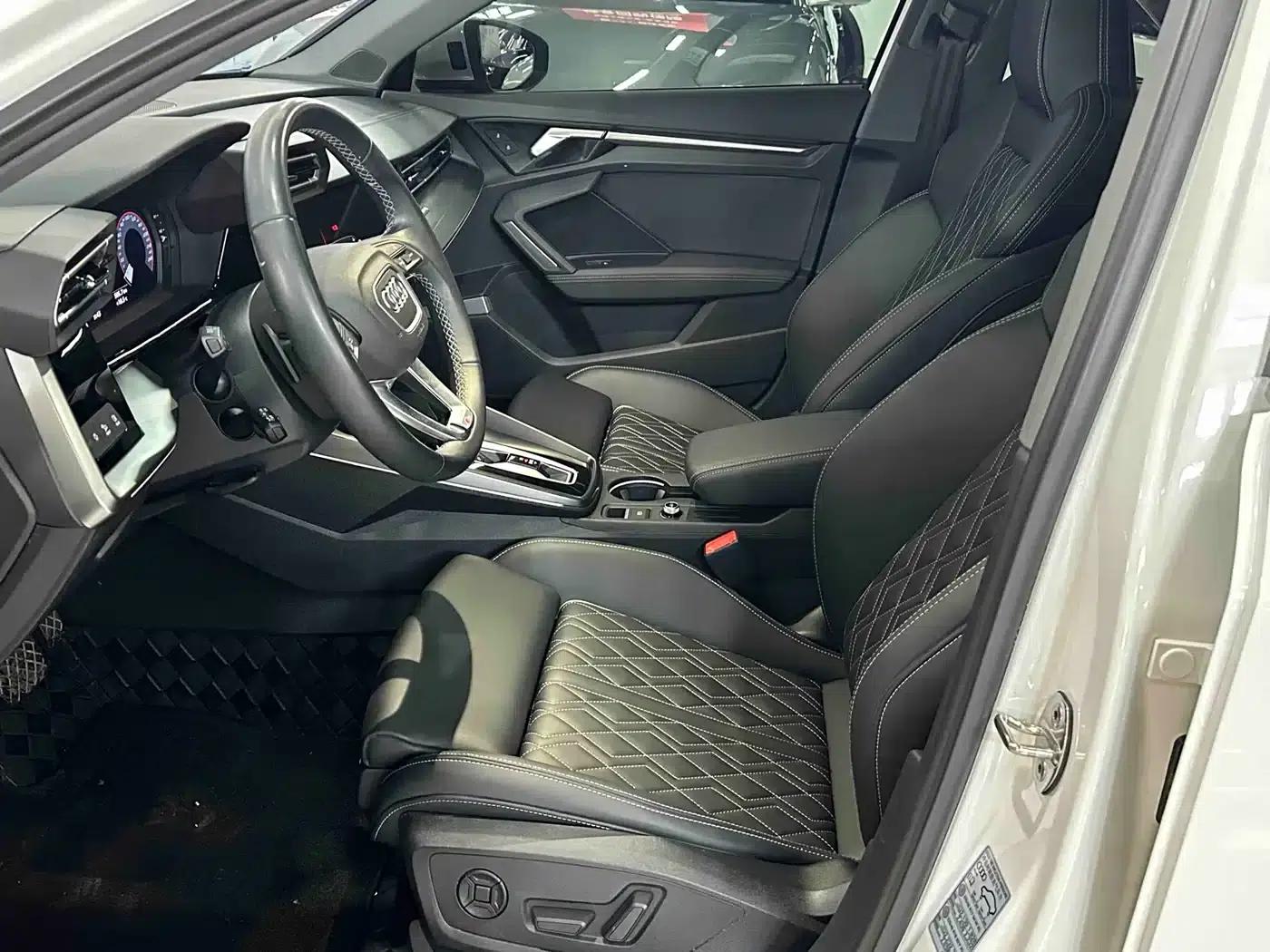 Audi A3 2025 A3L Limousine 35TFSI Flying Spur Premium Edition — миниатюра 17