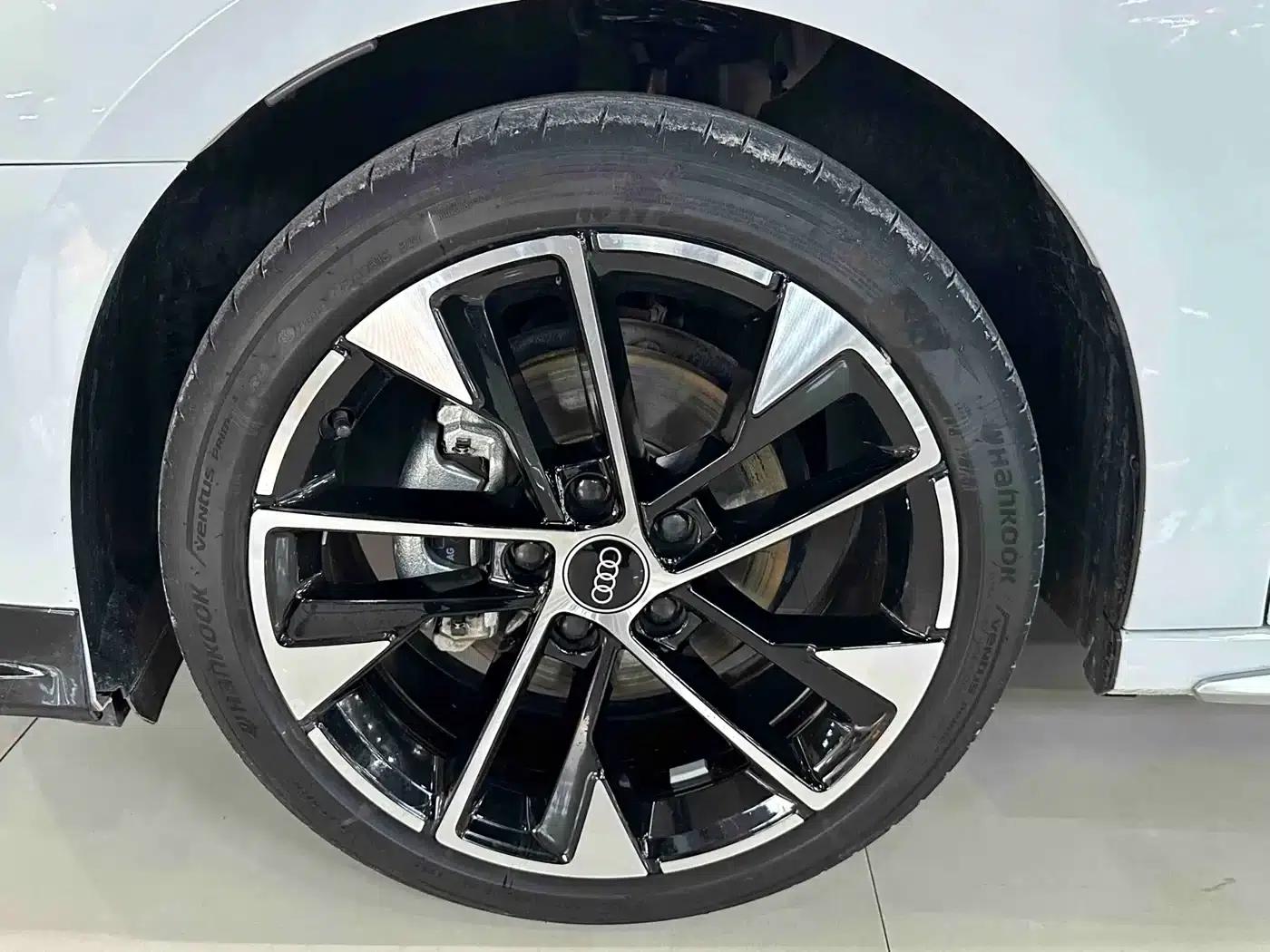 Audi A3 2025 A3L Limousine 35TFSI Flying Spur Premium Edition — миниатюра 20