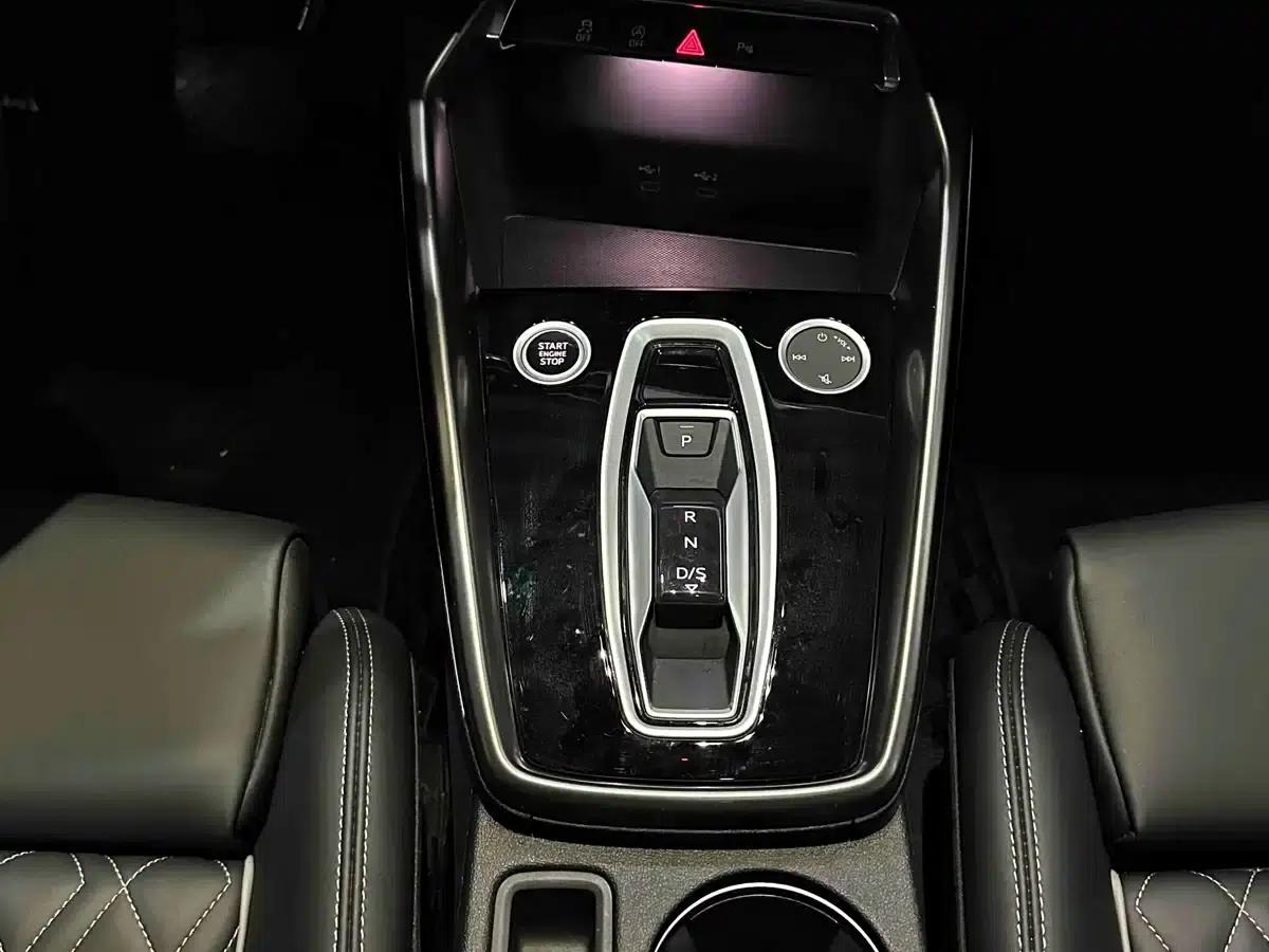 Audi A3 2025 A3L Limousine 35TFSI Flying Spur Premium Edition — миниатюра 9