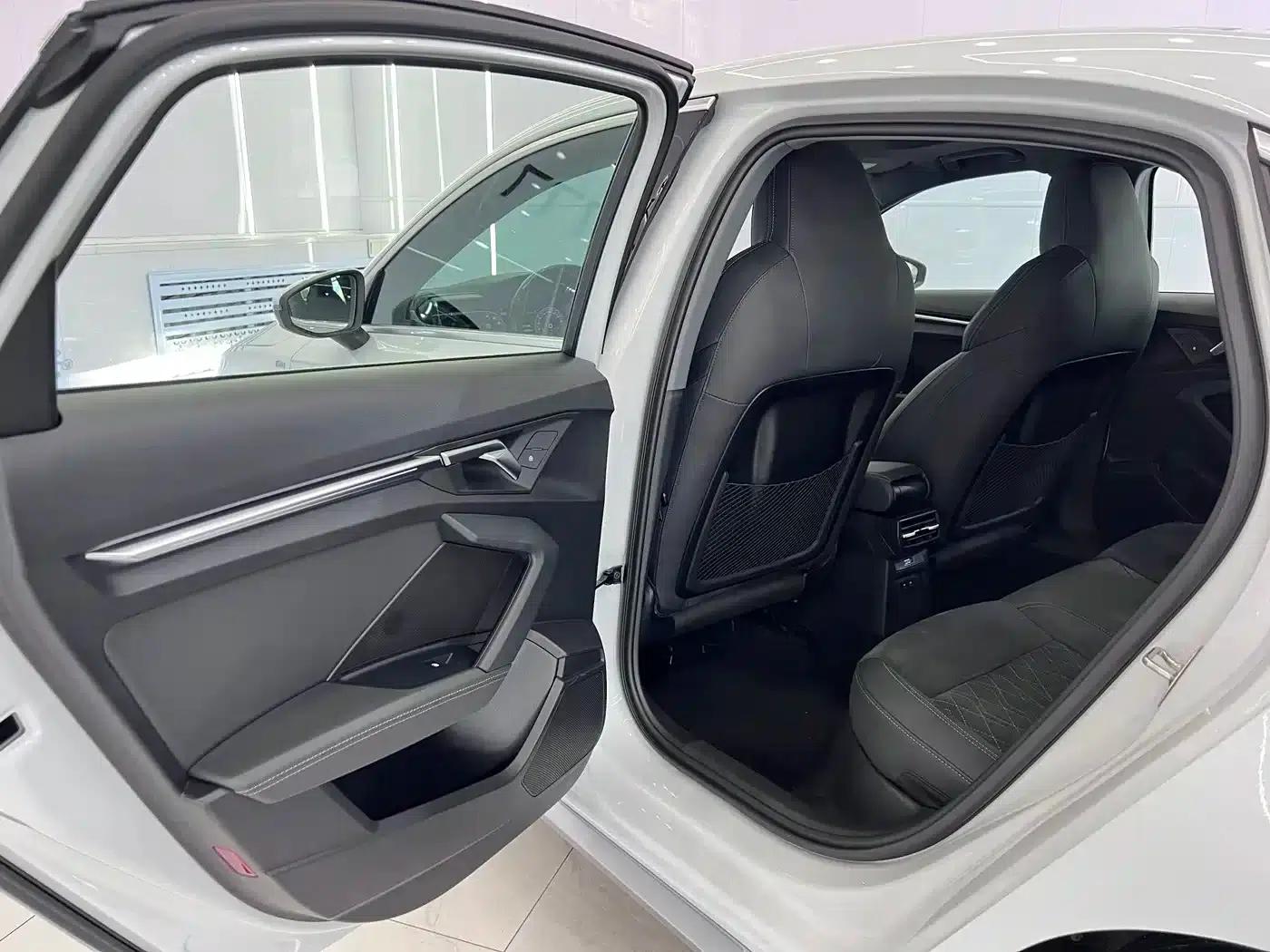 Audi A3 2023 Facelift A3L Limousine 35 TFSI Luxury Sport — миниатюра 13