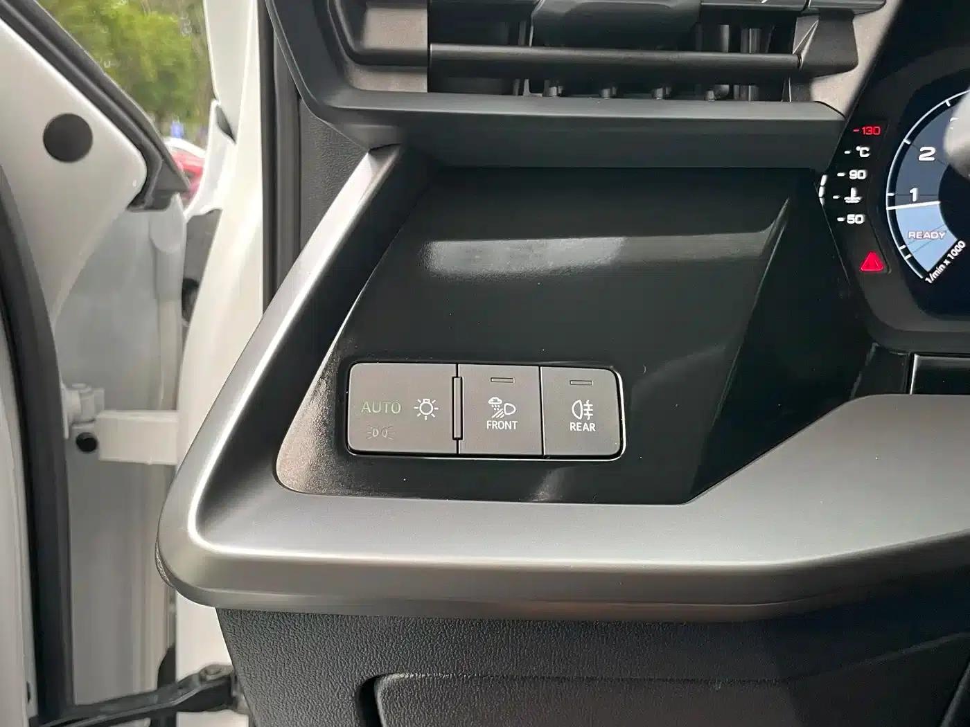 Audi A3 2023 Facelift Sportback 35 TFSI Progressive Sport — миниатюра 18
