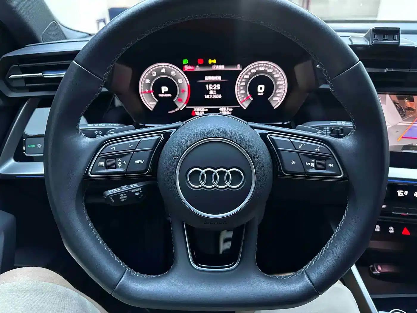 Audi A3 2023 Facelift Sportback 35 TFSI Luxury Sport — миниатюра 11