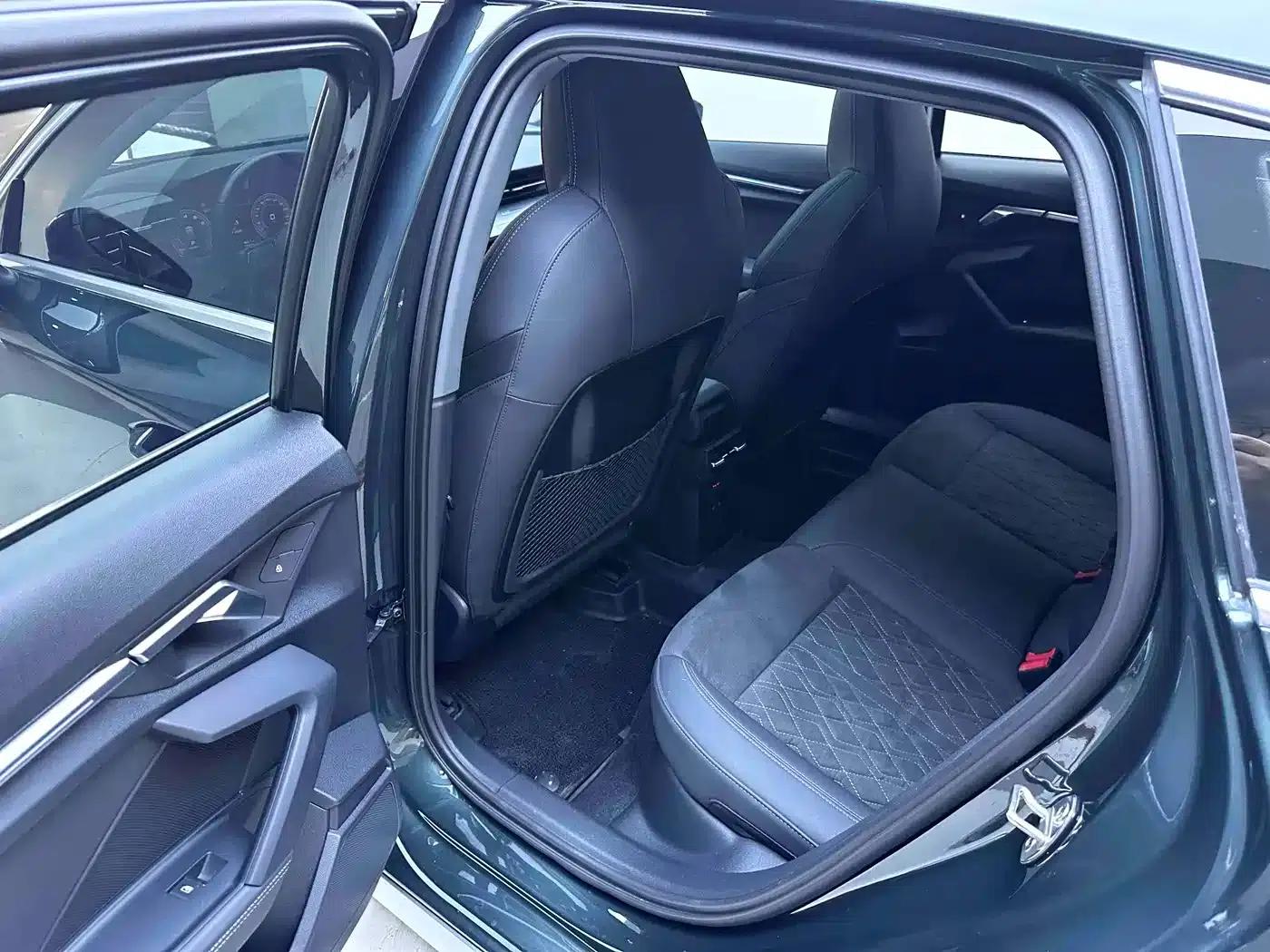 Audi A3 2023 Facelift Sportback 35 TFSI Luxury Sport — миниатюра 12