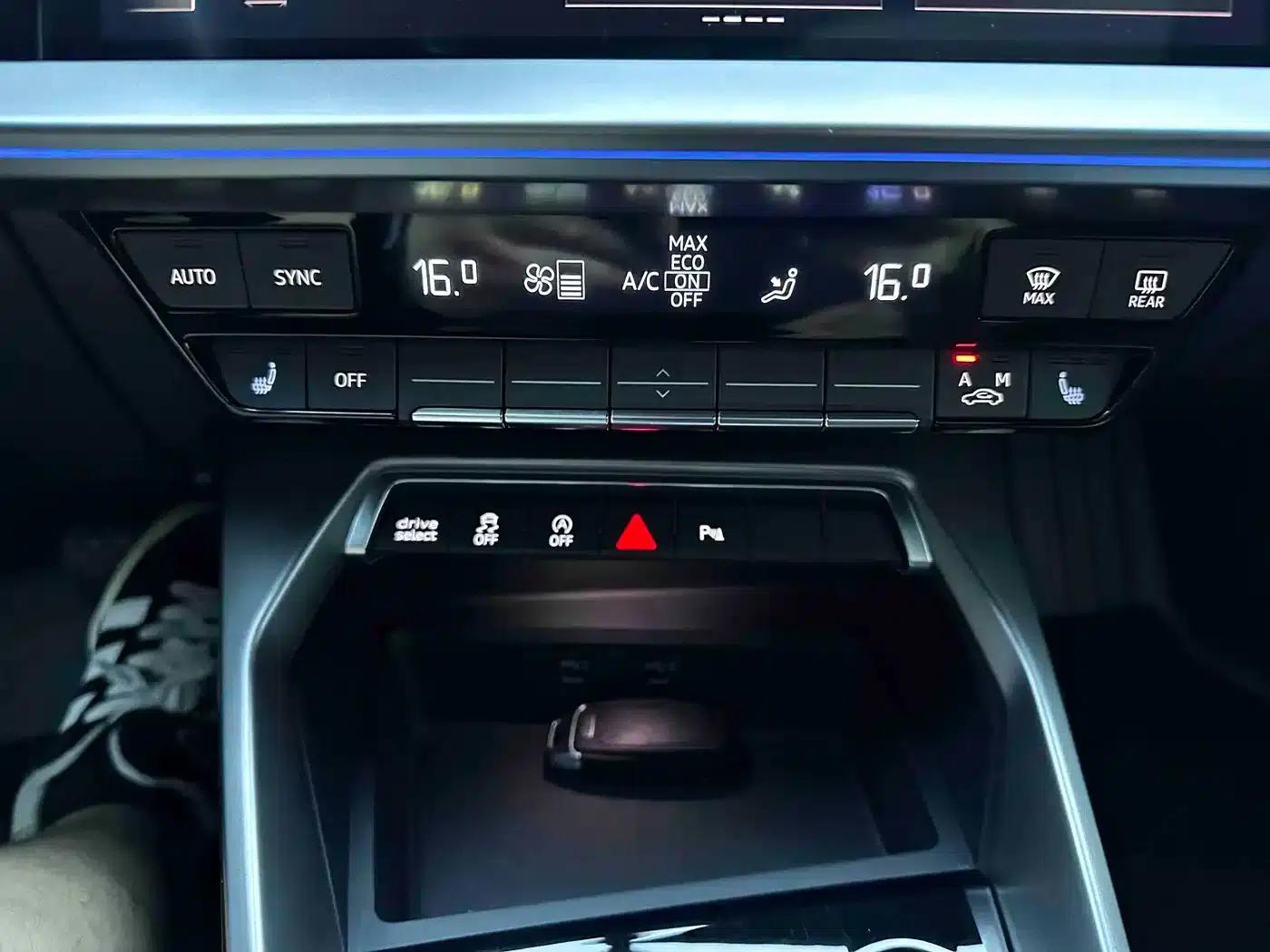 Audi A3 2023 Facelift Sportback 35 TFSI Luxury Sport — миниатюра 13