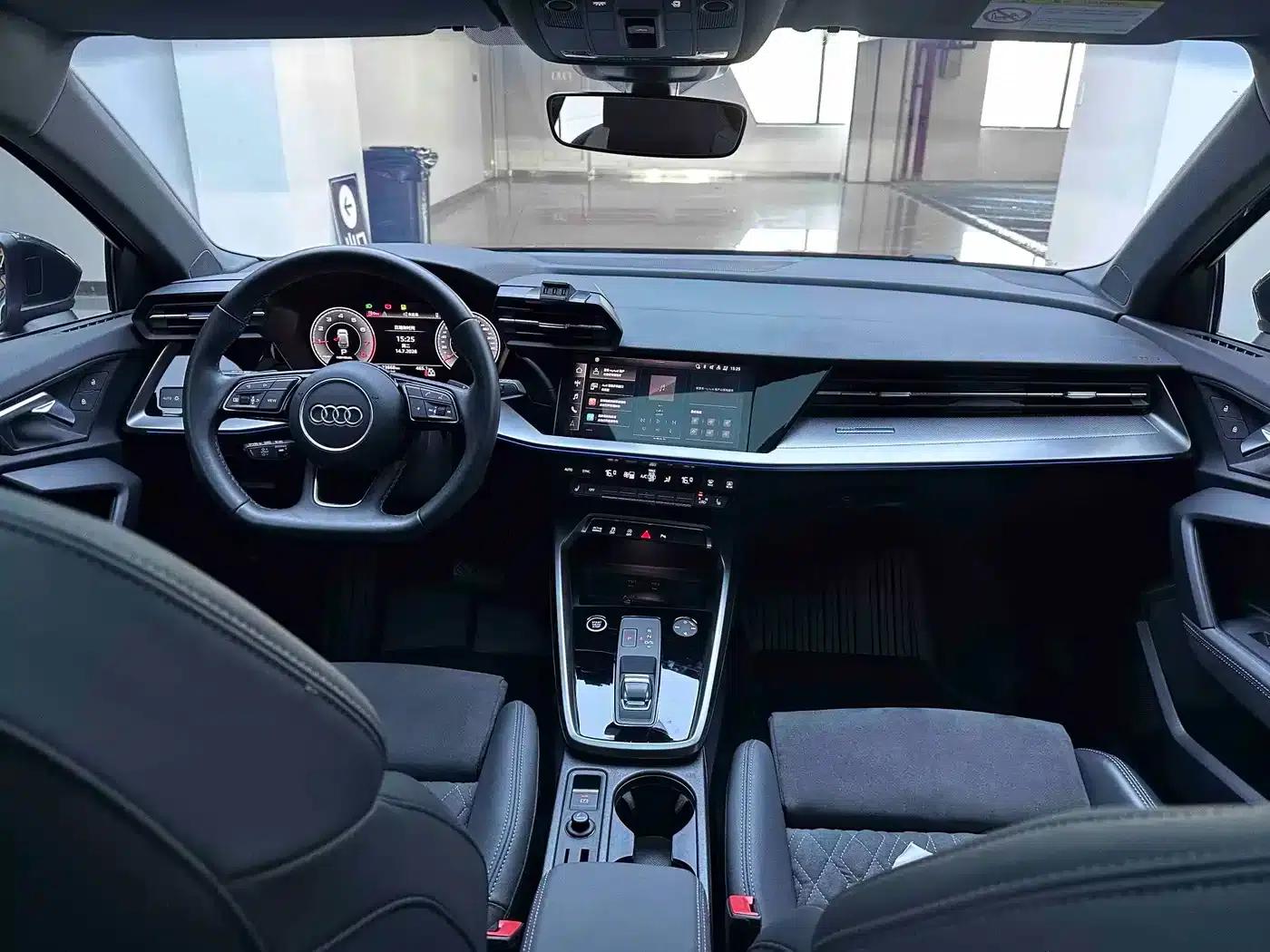 Audi A3 2023 Facelift Sportback 35 TFSI Luxury Sport — миниатюра 18