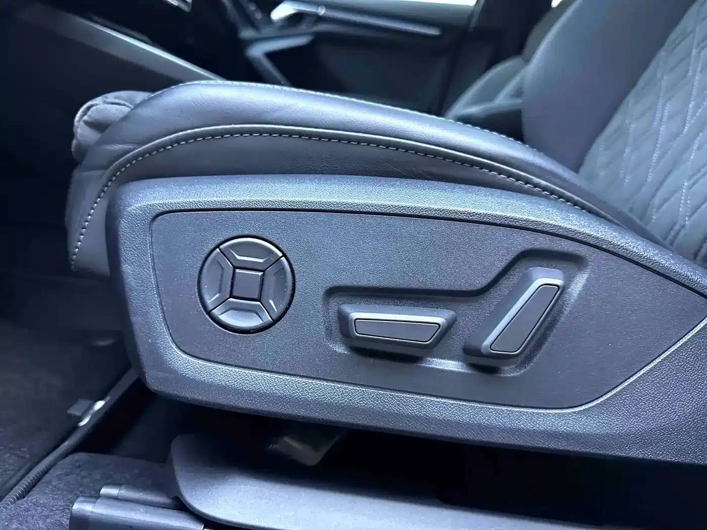 Audi A3 2023 Facelift Sportback 35 TFSI Luxury Sport — миниатюра 19