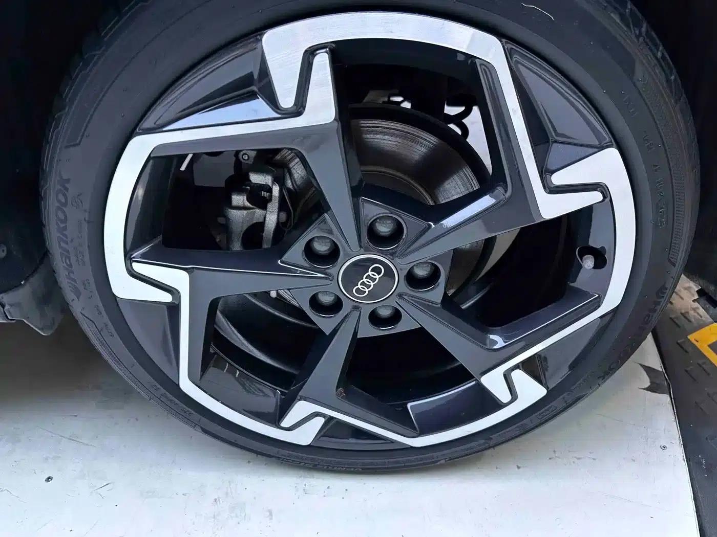 Audi A3 2023 Facelift Sportback 35 TFSI Luxury Sport — миниатюра 22