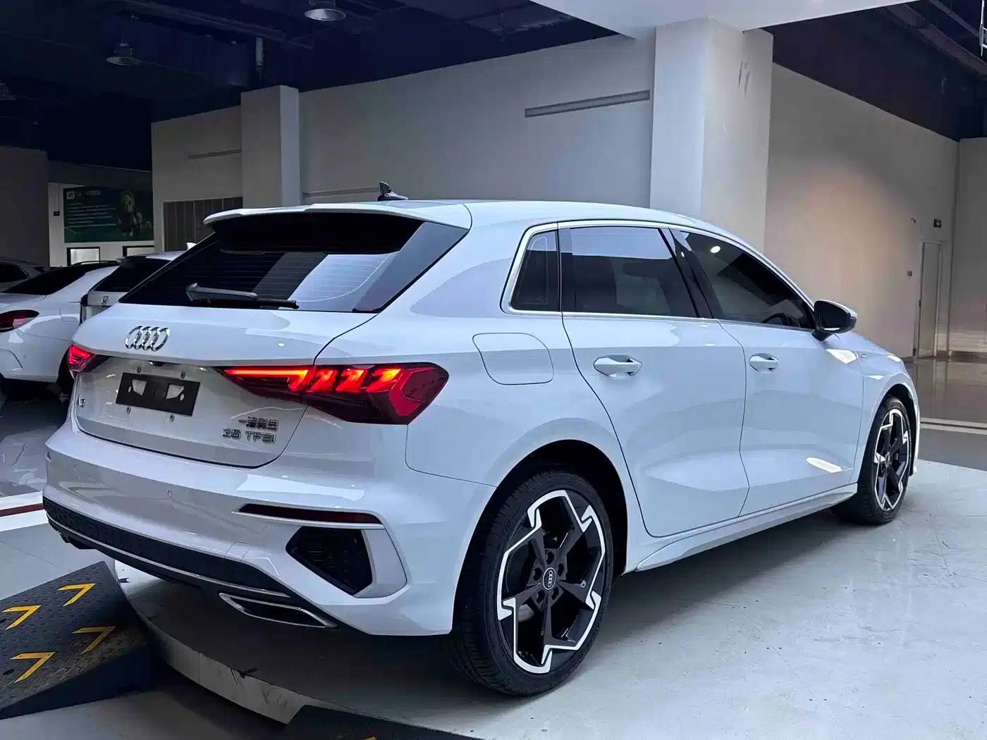 Audi A3 2023 Sportback 35 TFSI Luxury Sport — миниатюра 6