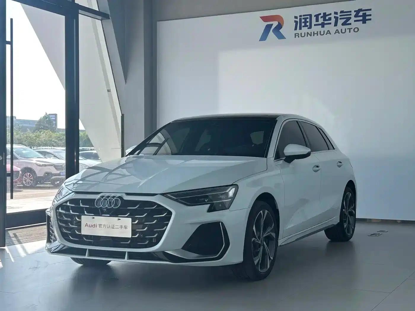 Audi A3 2025 Sportback 35TFSI Flying Spur Luxury Edition — миниатюра 1