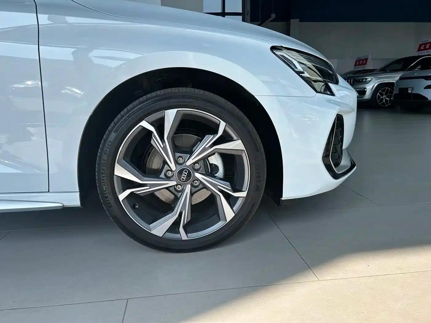 Audi A3 2025 Sportback 35TFSI Flying Spur Luxury Edition — миниатюра 16