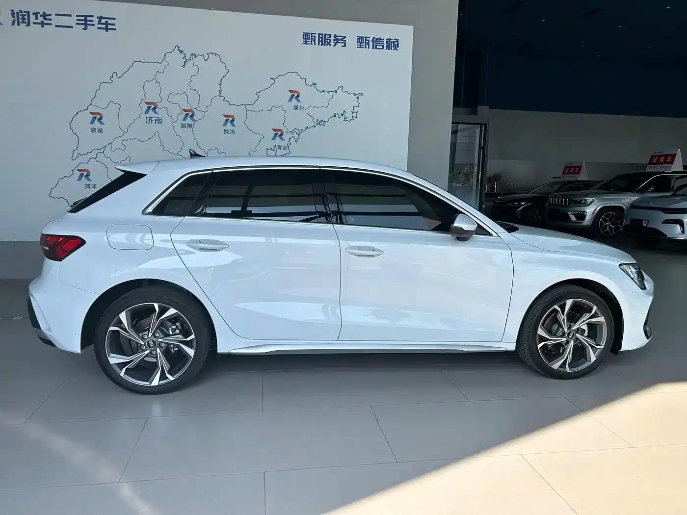Audi A3 2025 Sportback 35TFSI Flying Spur Luxury Edition — миниатюра 3