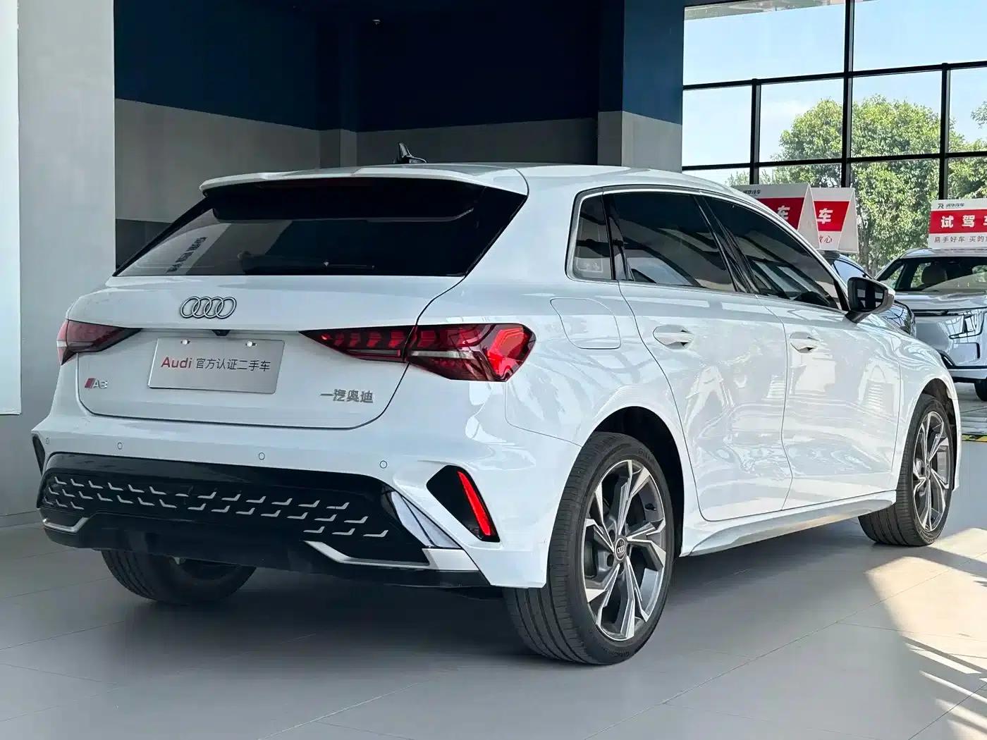 Audi A3 2025 Sportback 35TFSI Flying Spur Luxury Edition — миниатюра 5