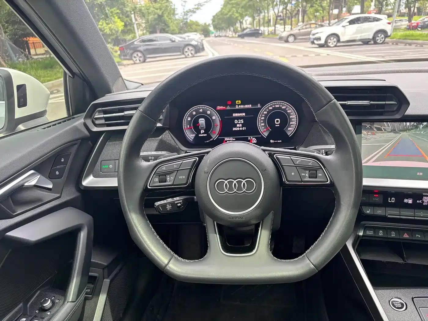 Audi A3 2023 Facelift Sportback 35 TFSI Luxury Sport — миниатюра 11