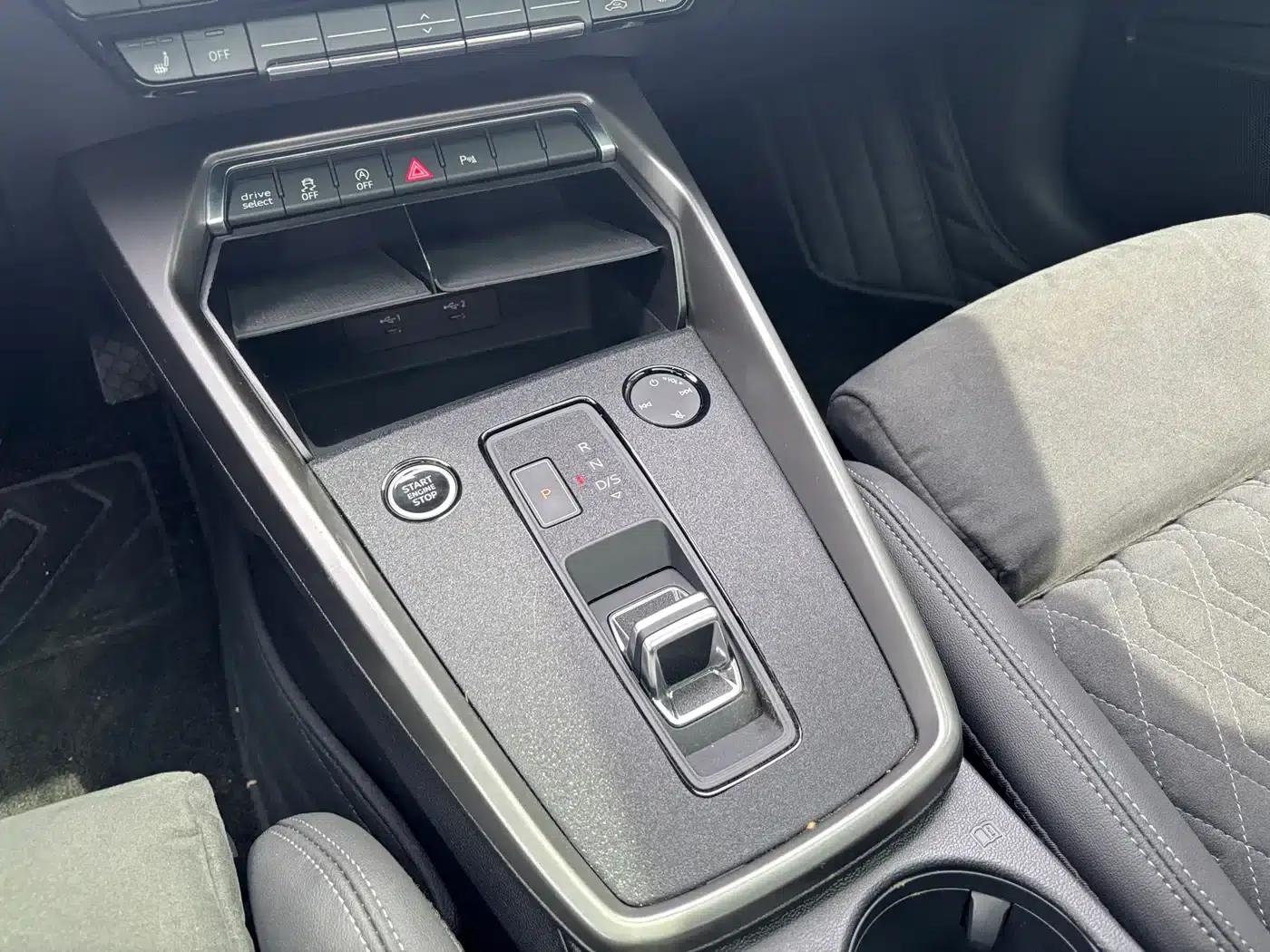Audi A3 2023 Facelift Sportback 35 TFSI Luxury Sport — миниатюра 12