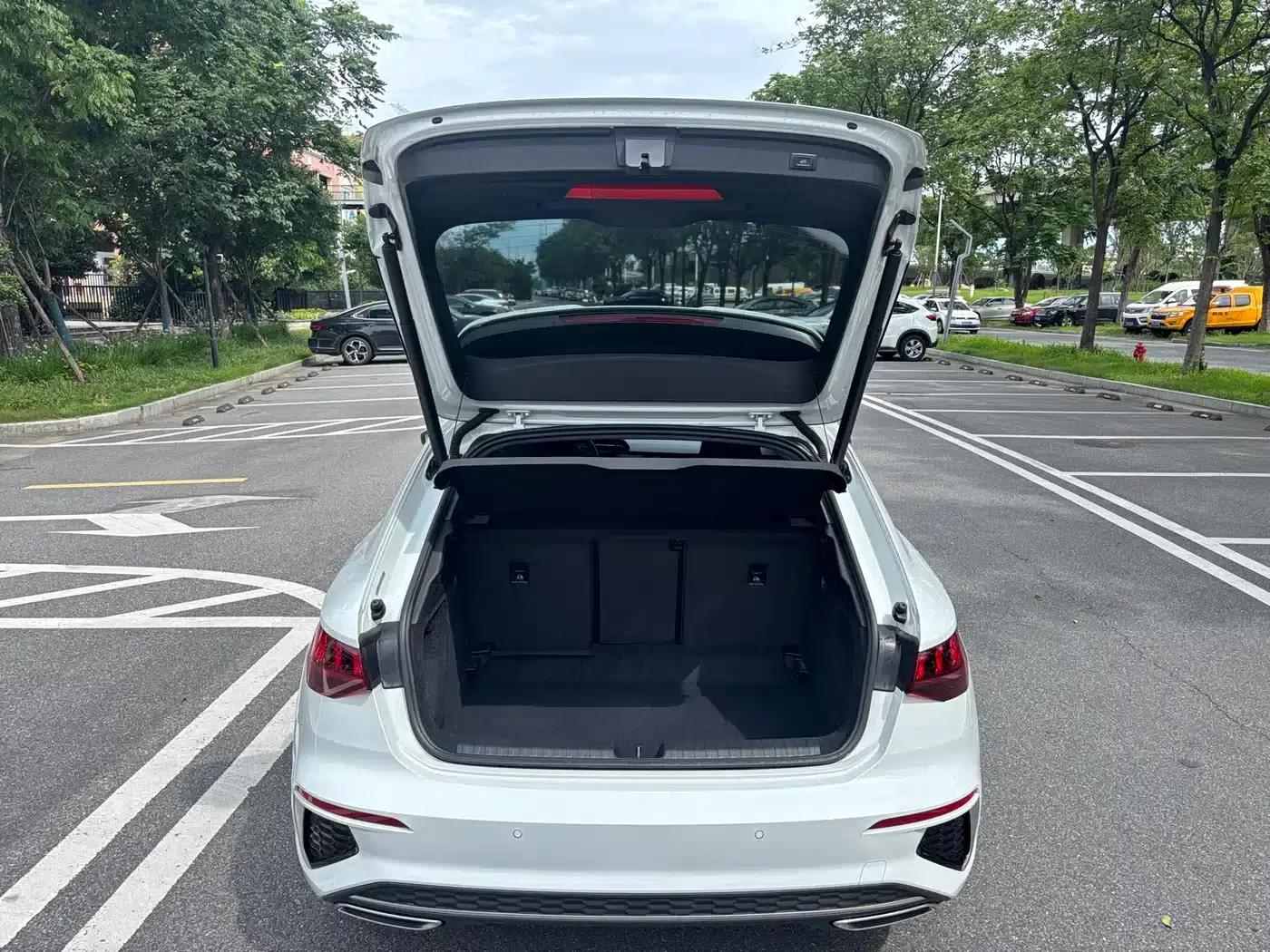 Audi A3 2023 Facelift Sportback 35 TFSI Luxury Sport — миниатюра 19