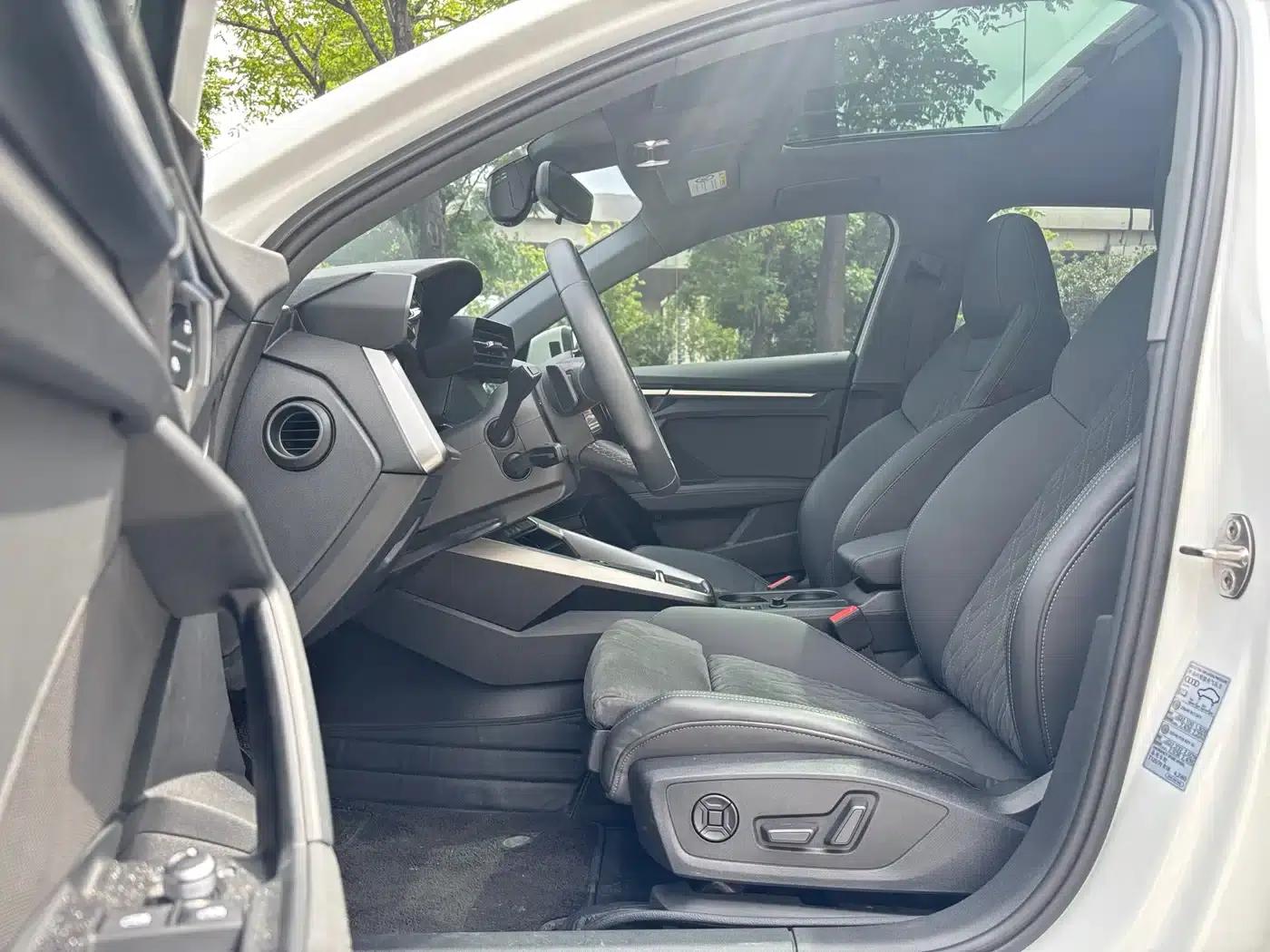 Audi A3 2023 Facelift Sportback 35 TFSI Luxury Sport — миниатюра 6