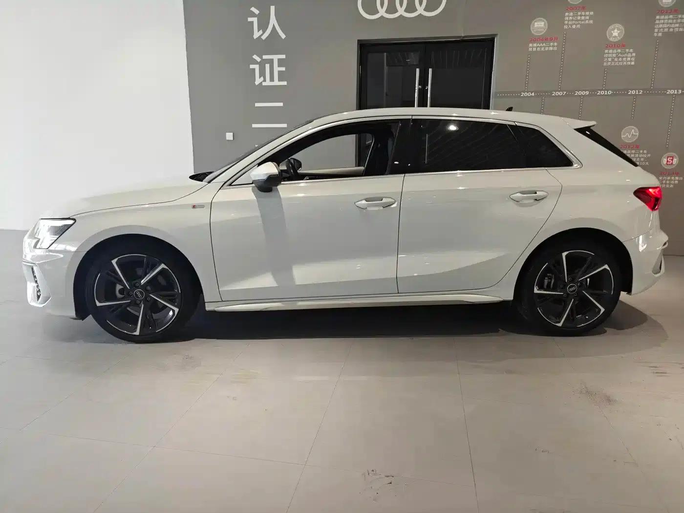 Audi A3 2023 Sportback 35 TFSI Fashion Sport — миниатюра 3