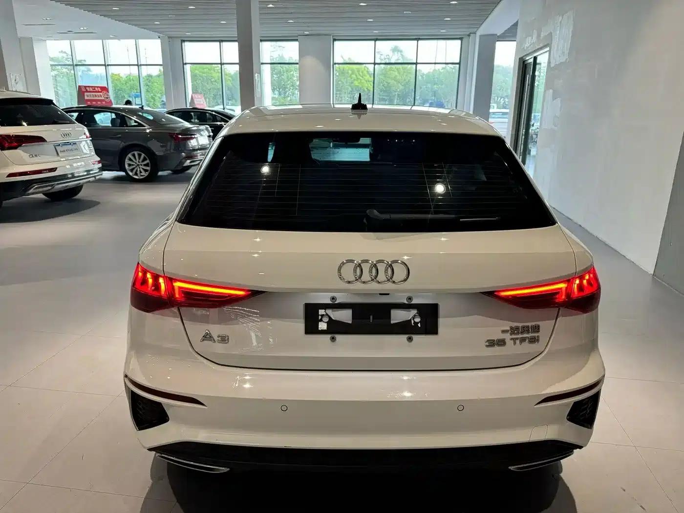 Audi A3 2022 Sportback 35 TFSI Fashion Sport — миниатюра 3