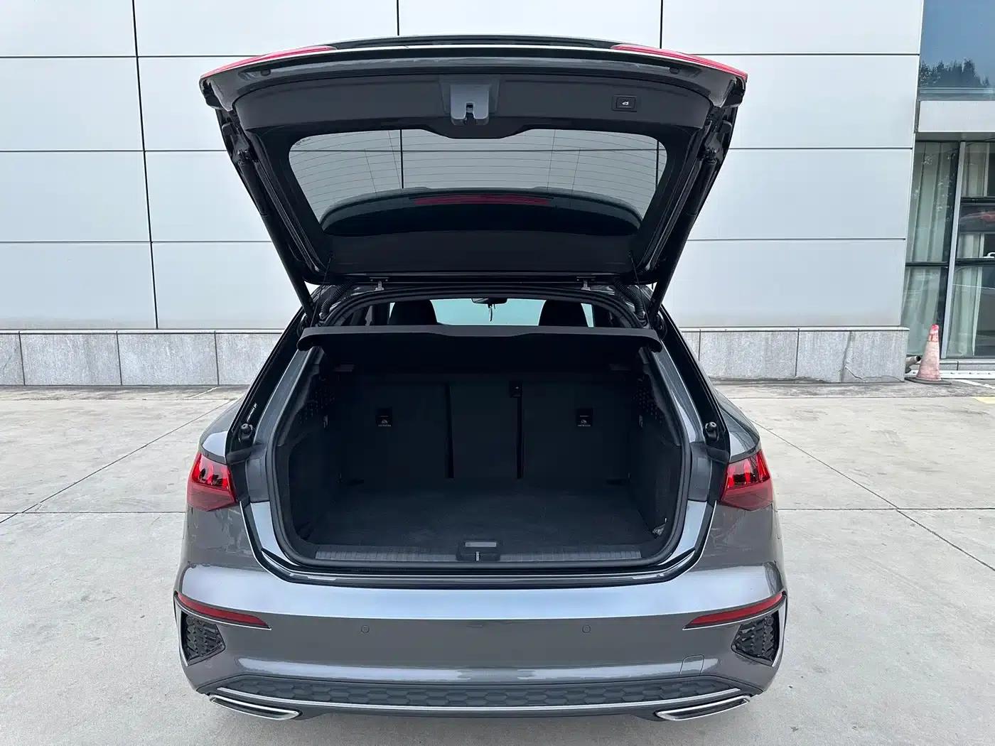 Audi A3 2023 Facelift Sportback 35 TFSI Fashion Sporty Model — миниатюра 13