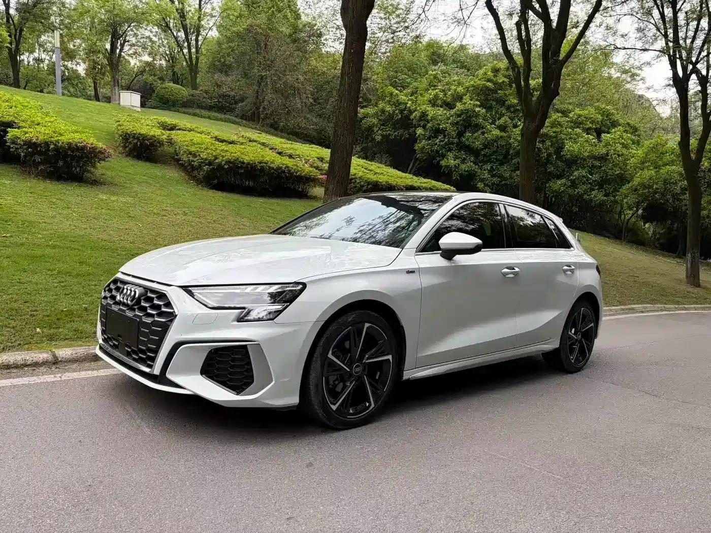 Audi A3 2024 Sportback 35 TFSI Fashion Sport — миниатюра 1