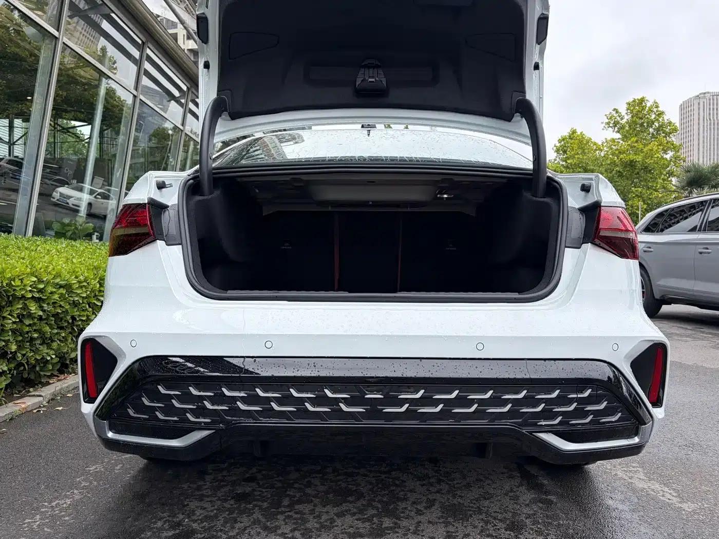 2026 Audi A3 A3L Limousine 35TFSI Flying Spur Luxury Edition — миниатюра 12