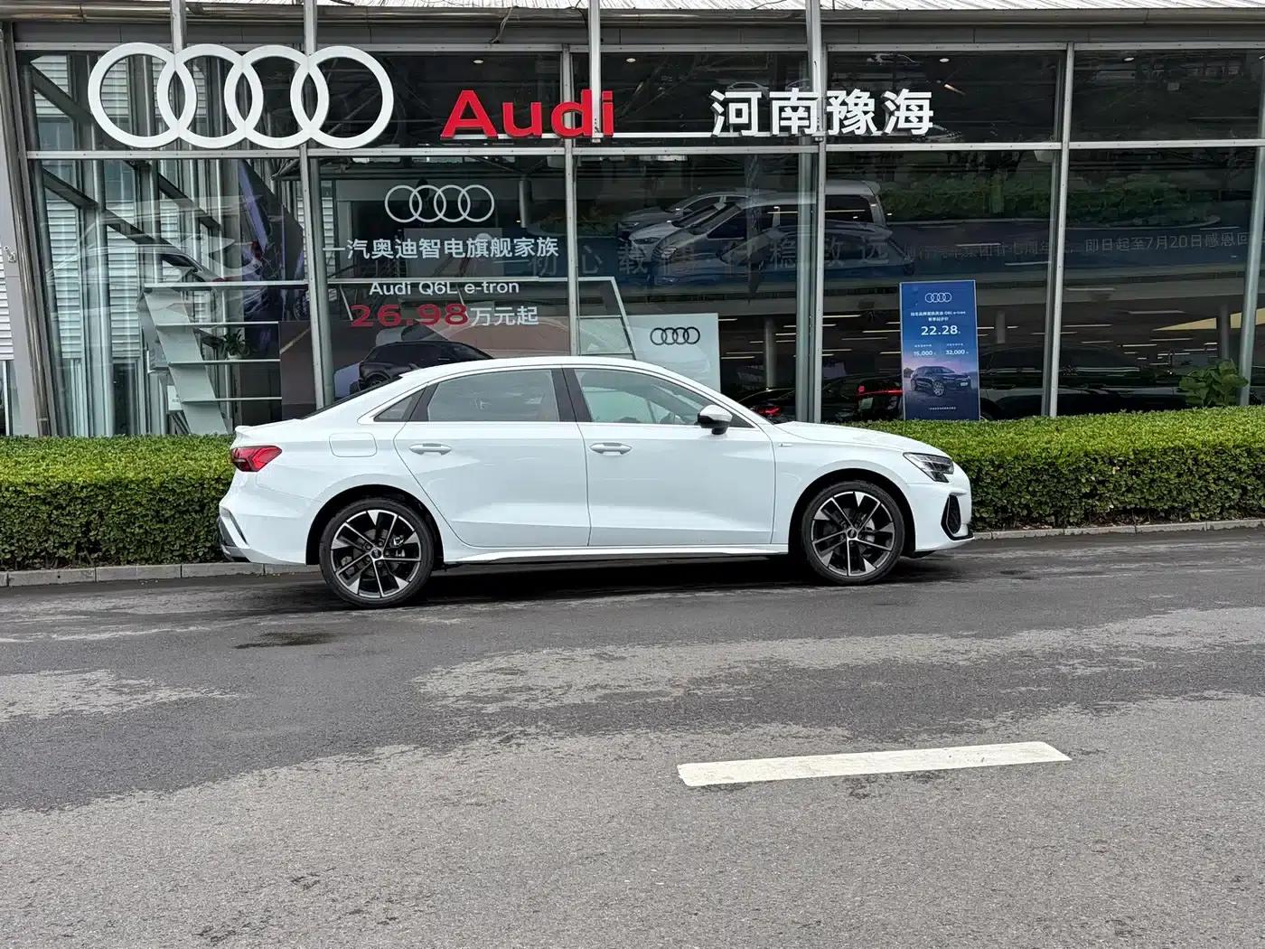 2026 Audi A3 A3L Limousine 35TFSI Flying Spur Luxury Edition — миниатюра 3