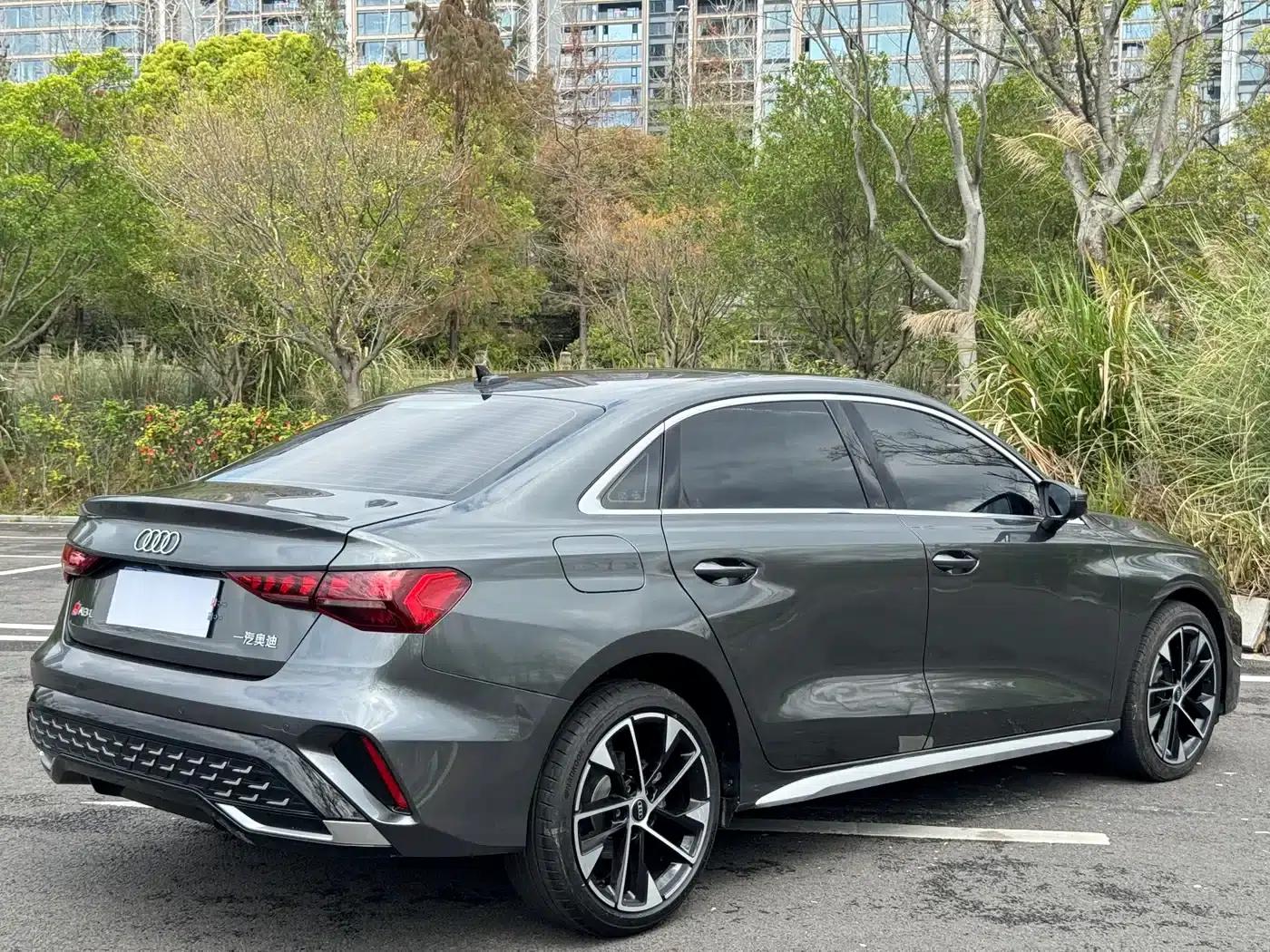 Audi A3 2025 A3L Limousine 35TFSI Flying Spur Luxury Edition + Luxury Package — миниатюра 18